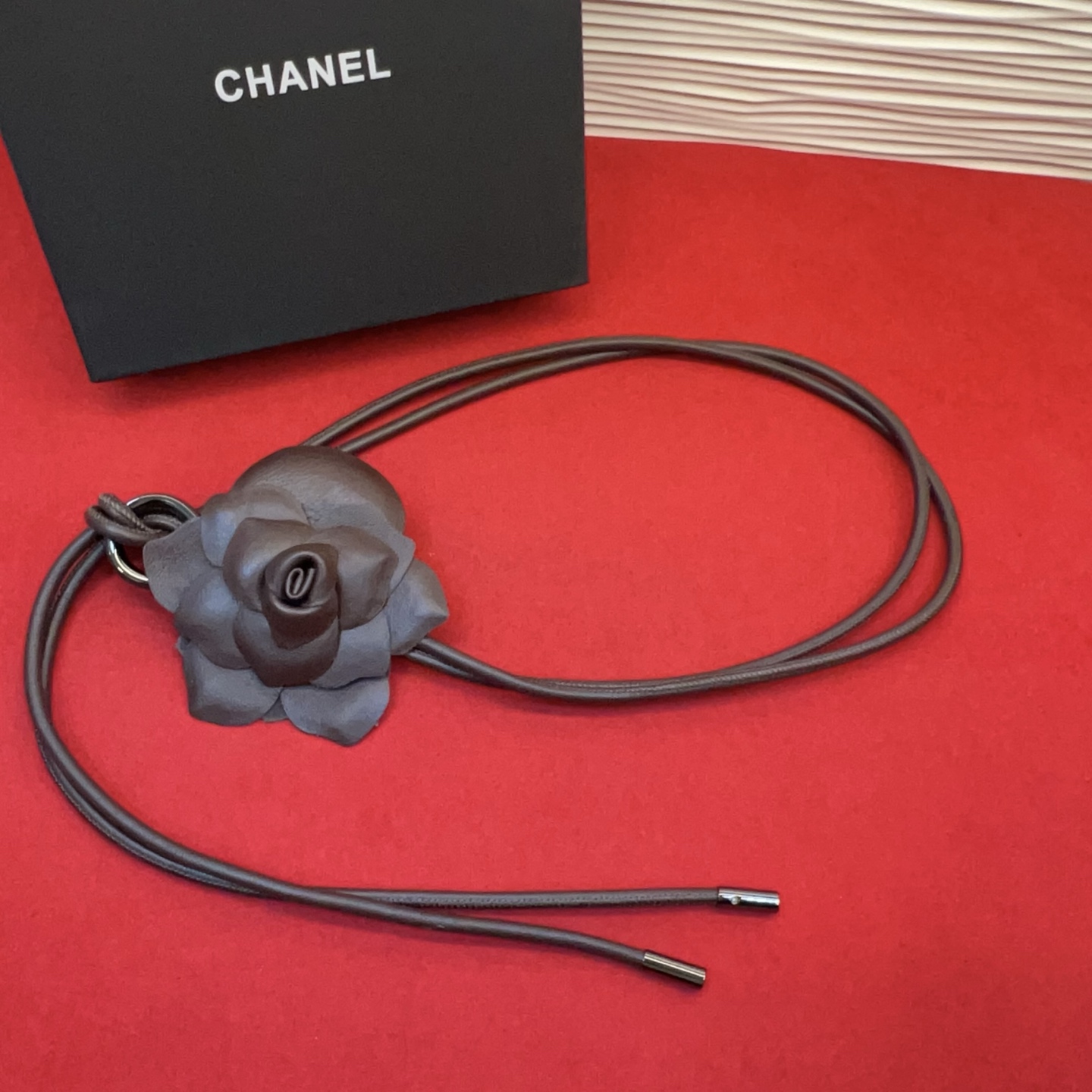 香家✨ Leather Belt 羊皮腰带与金属。山茶花复古气质百搭，提升穿搭层次感。建议参照尺码表选择合适的码数，全套