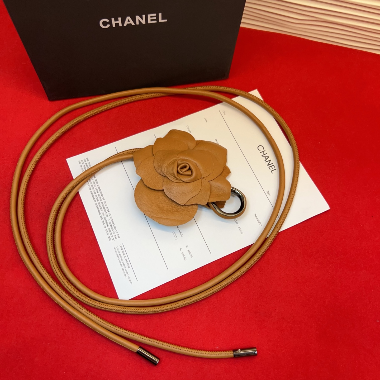 香家✨ Leather Belt 羊皮腰带与金属。山茶花复古气质百搭，提升穿搭层次感。建议参照尺码表选择合适的码数，全套