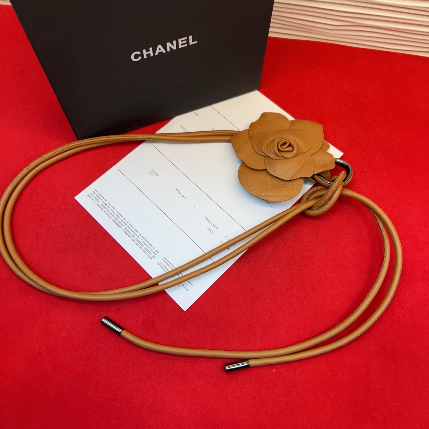 香家✨ Leather Belt 羊皮腰带与金属。山茶花复古气质百搭，提升穿搭层次感。建议参照尺码表选择合适的码数，全套