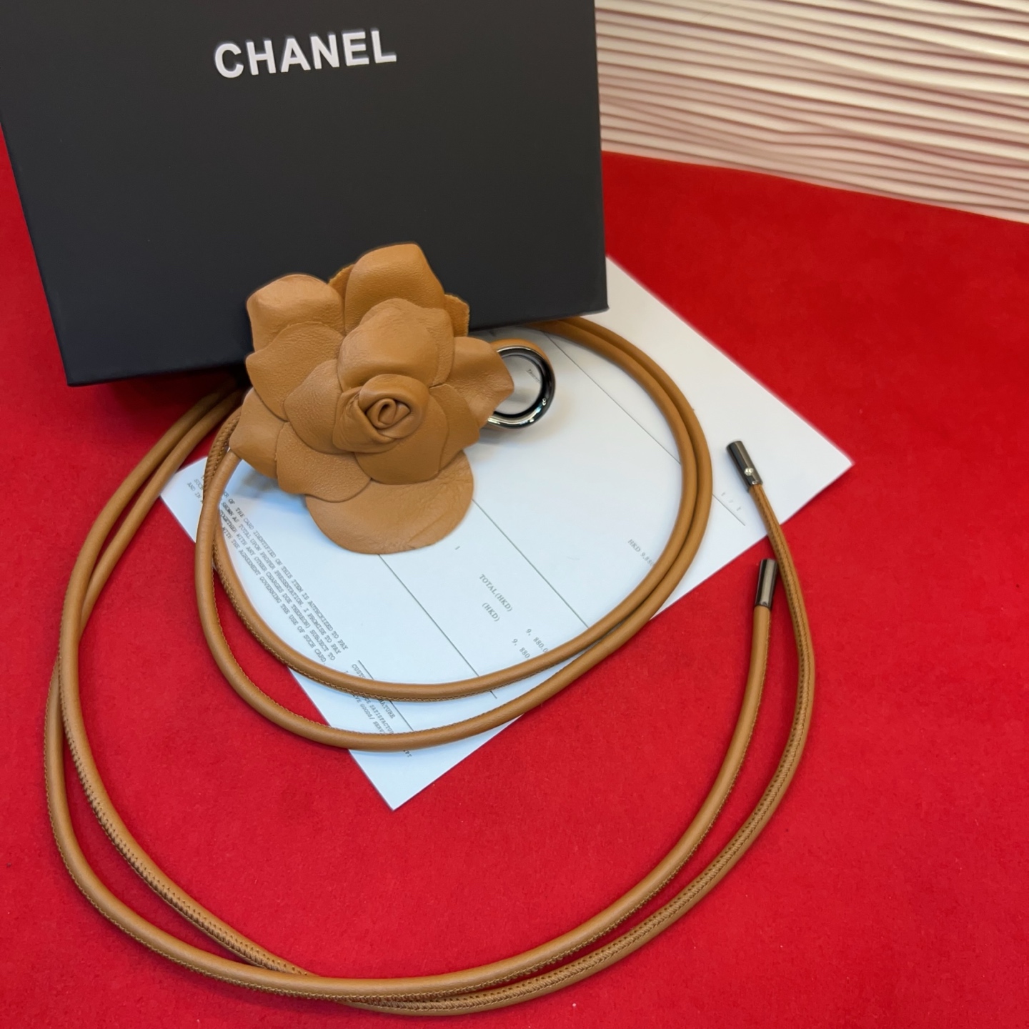 香家✨ Leather Belt 羊皮腰带与金属。山茶花复古气质百搭，提升穿搭层次感。建议参照尺码表选择合适的码数，全套