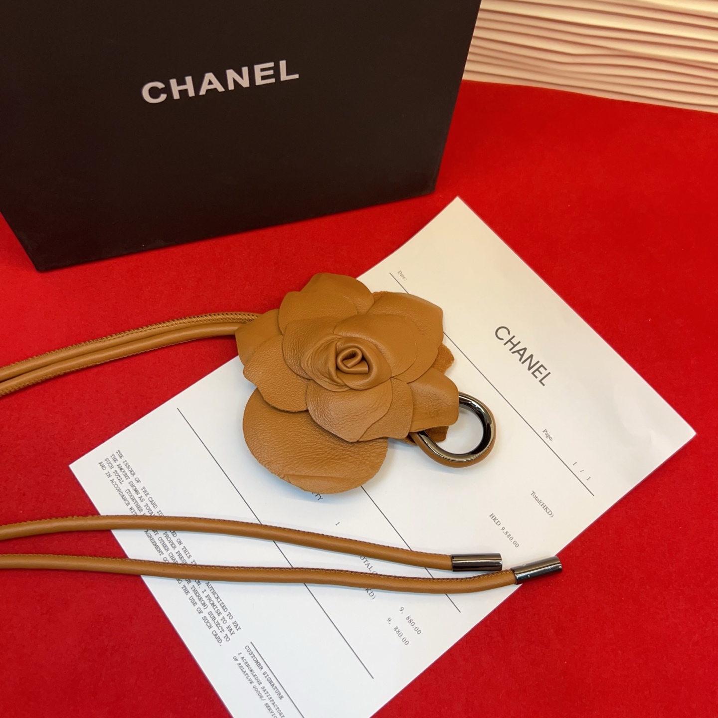 香家✨ Leather Belt 羊皮腰带与金属。山茶花复古气质百搭，提升穿搭层次感。建议参照尺码表选择合适的码数，全套