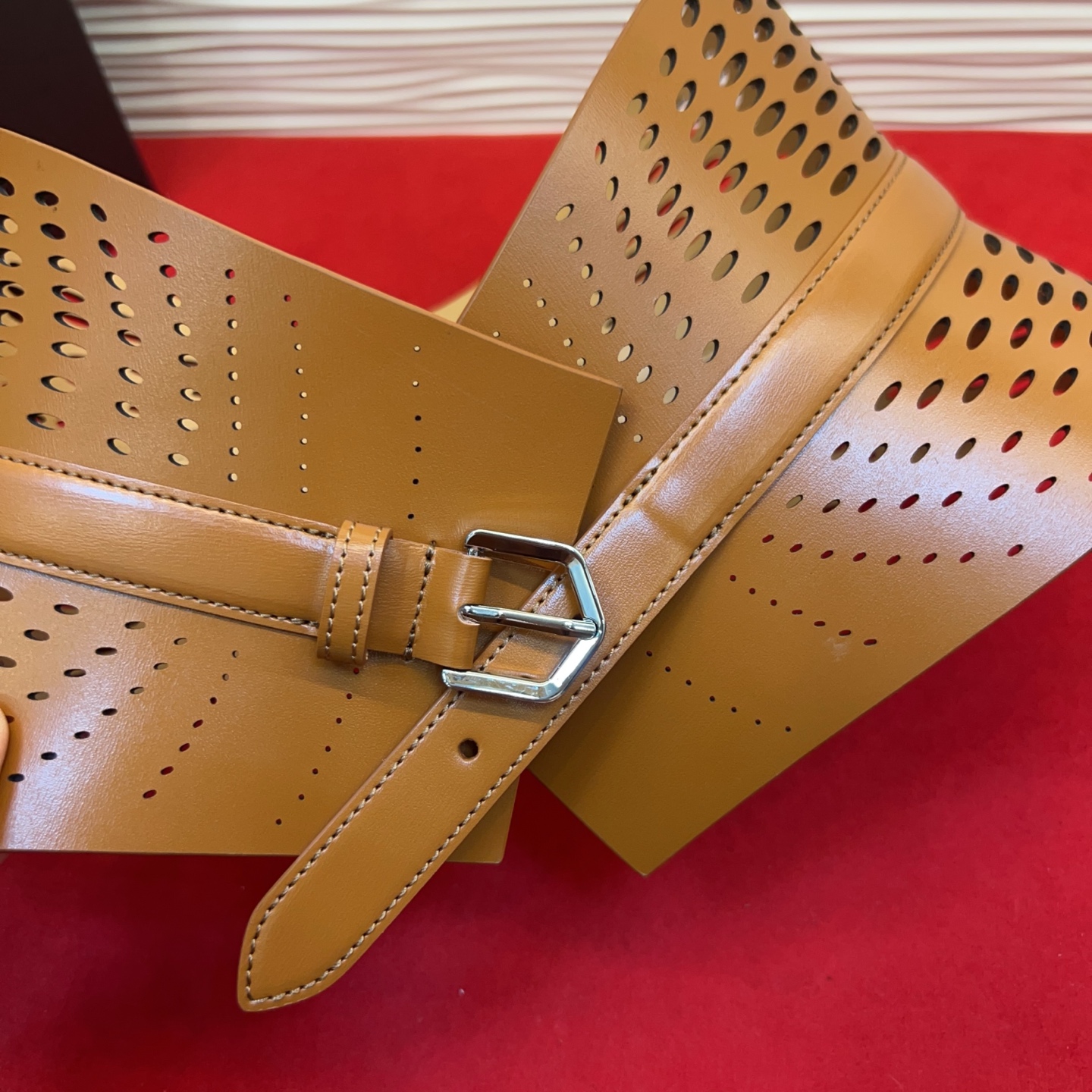 阿莱亚✨ Small corset belt in Vienne calfskin 小号Vienne镂空束腰腰带 199 阿莱亚✨ Small corset belt in Vienne calfskin 小号Vienne镂空束腰腰带 199