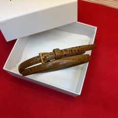 Therow Classic 系列,简约 精致五金,搭配进口牛皮,平平无奇很百搭,很不起眼又挑不出毛病,配了就是点睛之笔 Therow Classic 系列,简约 精致五金,搭配进口牛皮,平平无奇很百搭,很不起眼又挑不出毛病,配了就是点睛之笔
