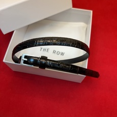 Therow Classic 系列,简约 精致五金,搭配进口牛皮,平平无奇很百搭,很不起眼又挑不出毛病,配了就是点睛之笔 Therow Classic 系列,简约 精致五金,搭配进口牛皮,平平无奇很百搭,很不起眼又挑不出毛病,配了就是点睛之笔