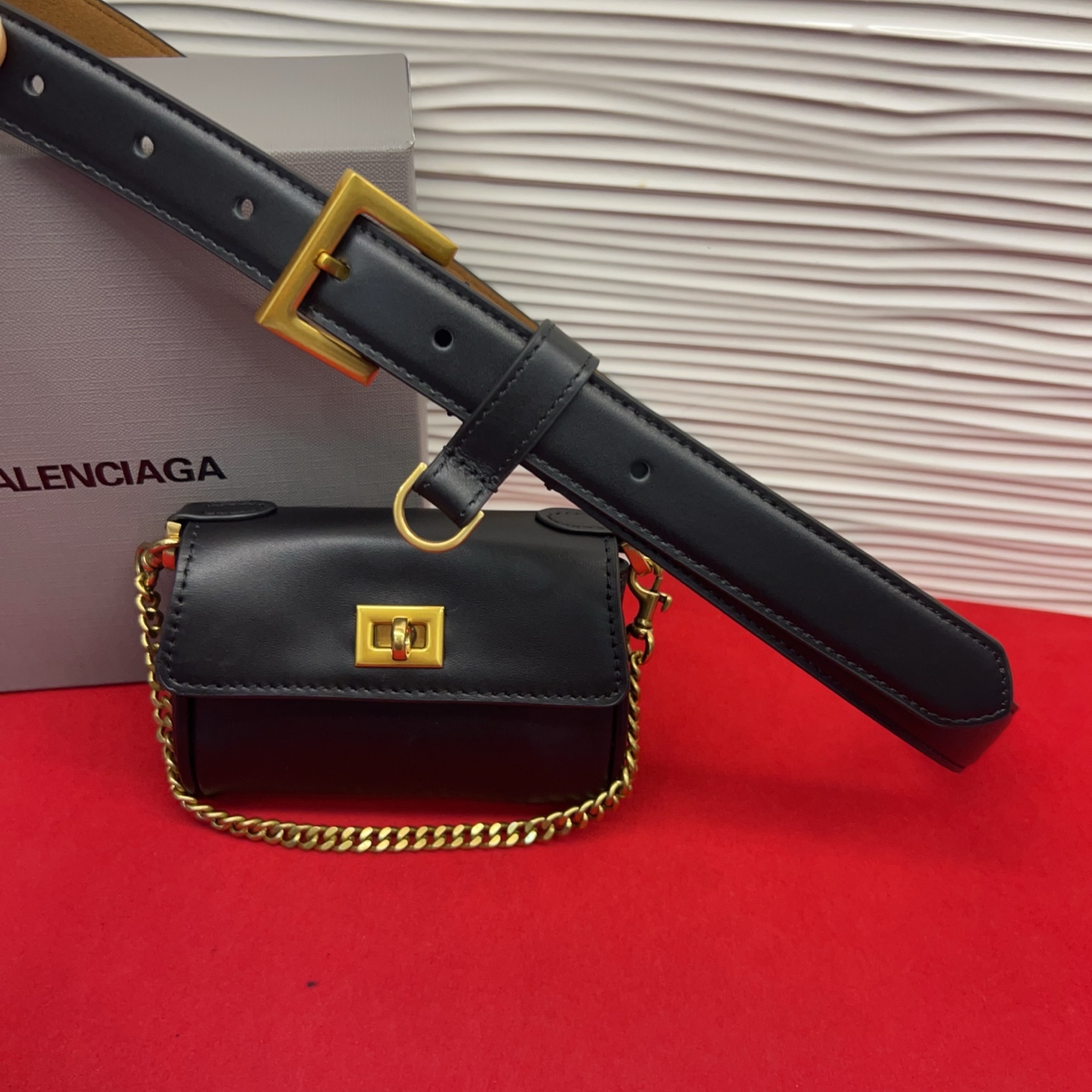 巴黎 世家迷你腰带包 原单品质，细节完美😍 日常出行怎么搭都好看 氛围感满满的一款 腰带可拆卸 单独使用，绝对不容错过的