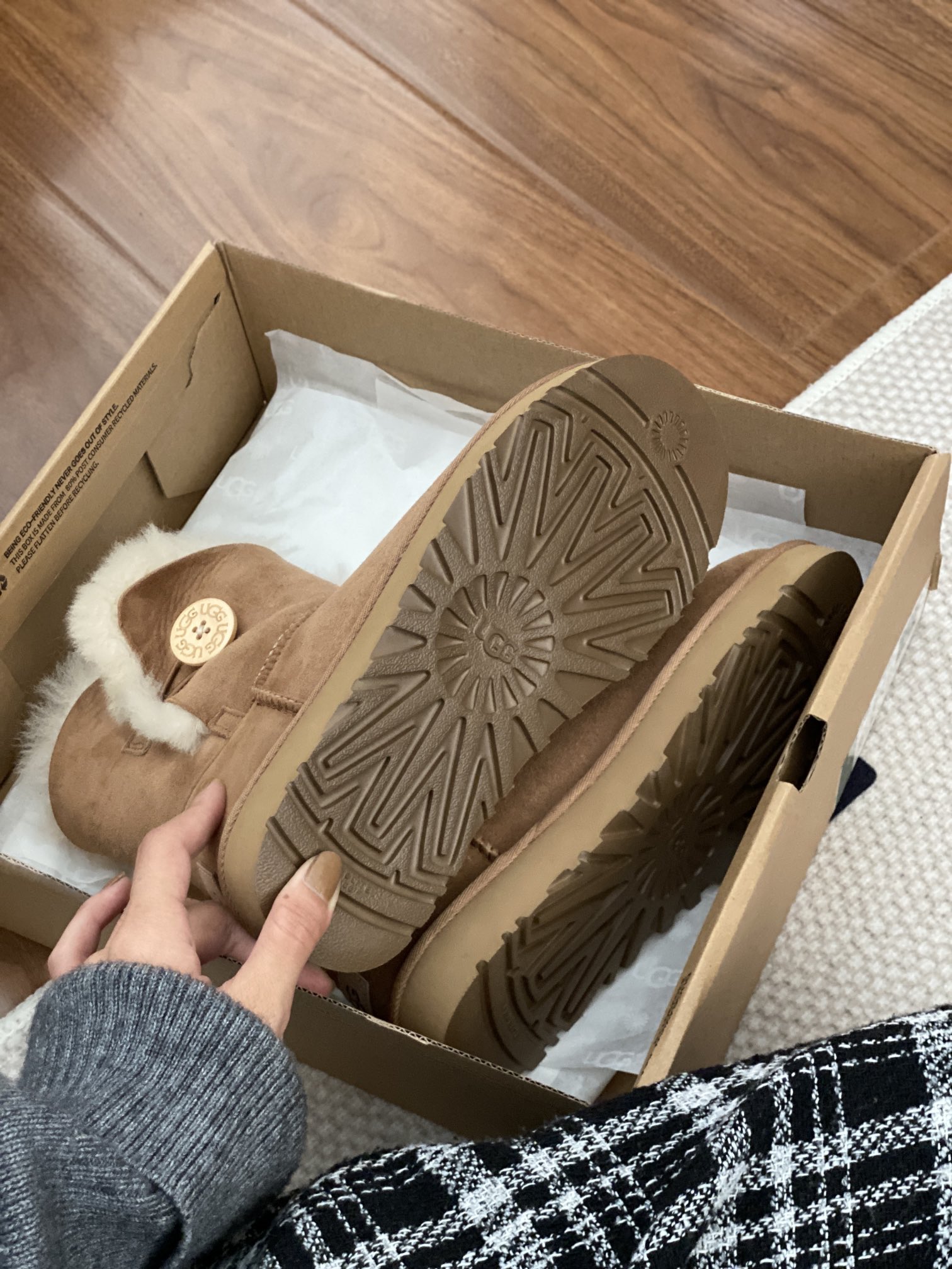 🌹5913栗色细节，A级皮毛一体，冬季保暖中筒靴，侧扣好穿戴，必备过冬神器！四色，35-40码！