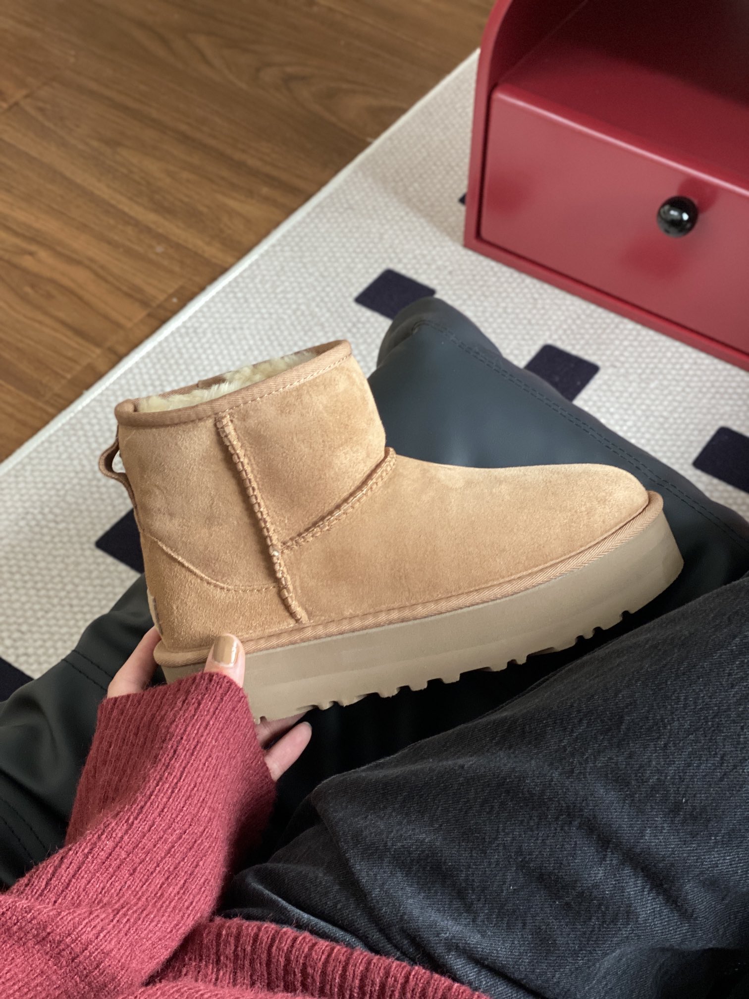 细节图
.
.
.
.
🔥双11预热特惠🔥CX专供 独家纯原
【UGG】原××
基本款一脚蹬  低筒 厚底3cm   4991
皮毛一体54厚底3公分，经典中厚底，百搭耐看！小个子首选经典百搭！
三色选
码数35-40