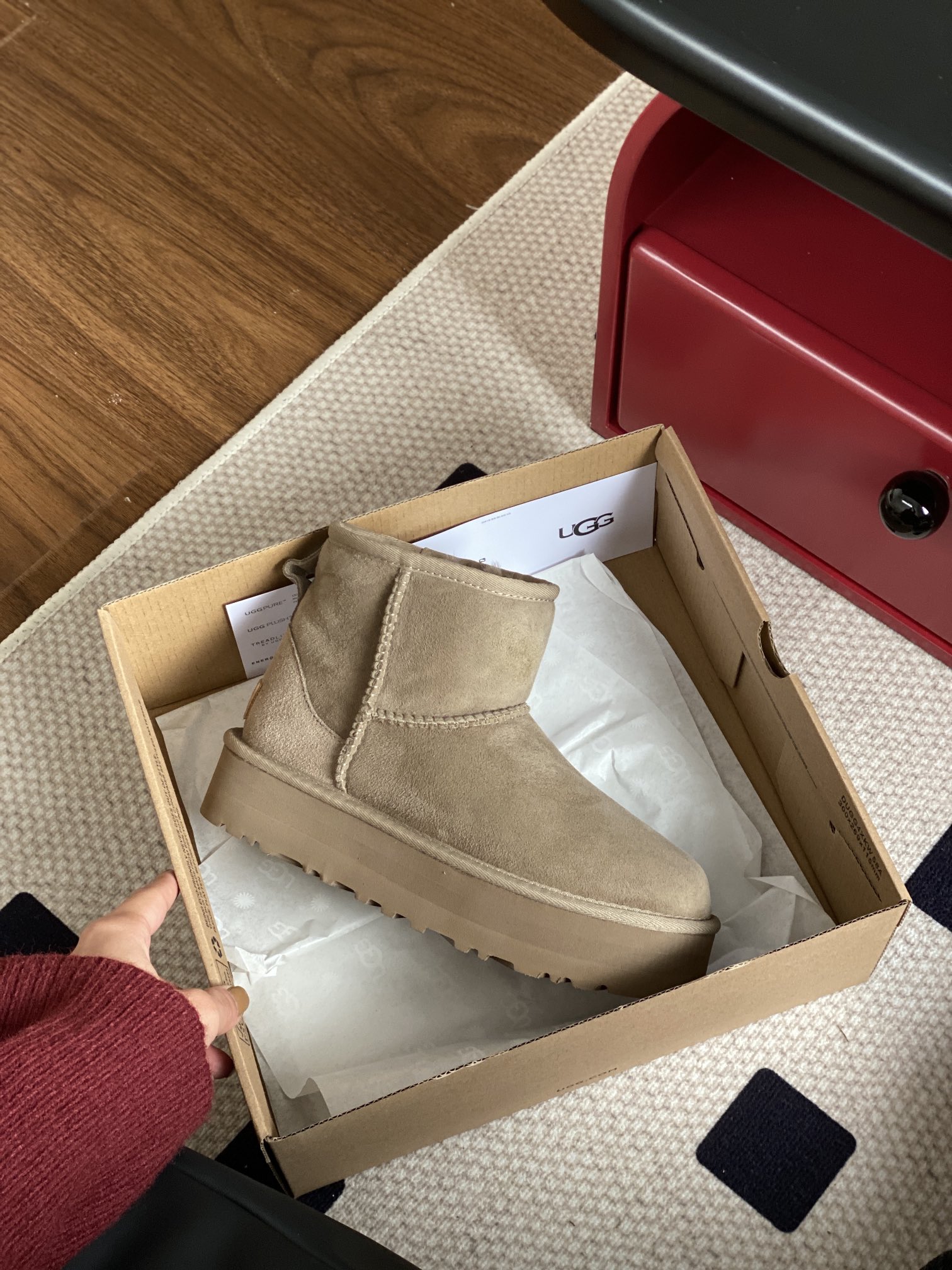 细节图
.
.
.
.
🔥双11预热特惠🔥CX专供 独家纯原
【UGG】原××
基本款一脚蹬  低筒 厚底3cm   4991
皮毛一体54厚底3公分，经典中厚底，百搭耐看！小个子首选经典百搭！
三色选
码数35-40