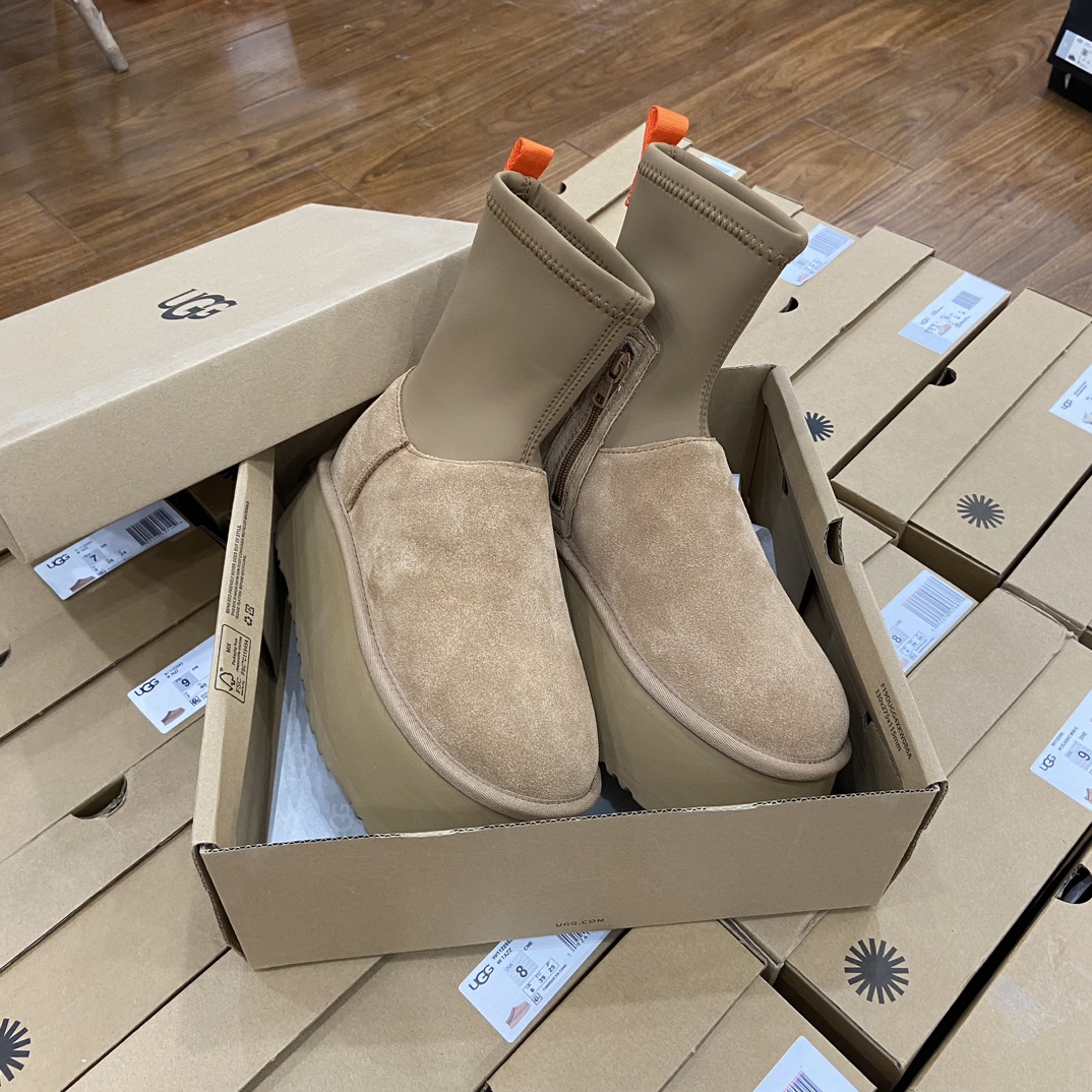 🔥双11预热特惠🔥 特价级
【UGG】原xx 弹力靴 厚底5cm 4031
🔥超火爆弹力靴厚底增高真皮，小个子福音
码数：35-39超多40少量 
只为给大家福利 无虚质疑买到赚到！