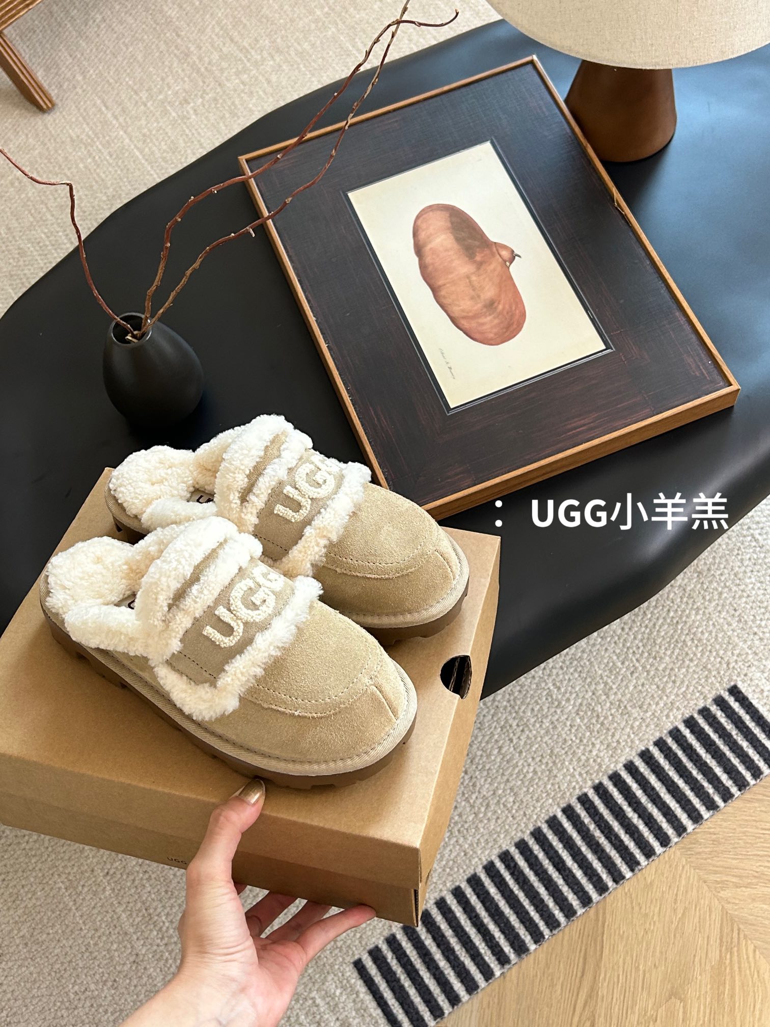 ugg新款澳洲小羊羔毛网红拖鞋小胖丁嘟嘟拖材质牛皮内里真羊毛配刺绣ugg字样百搭时尚！三色栗色羚羊菜紫色