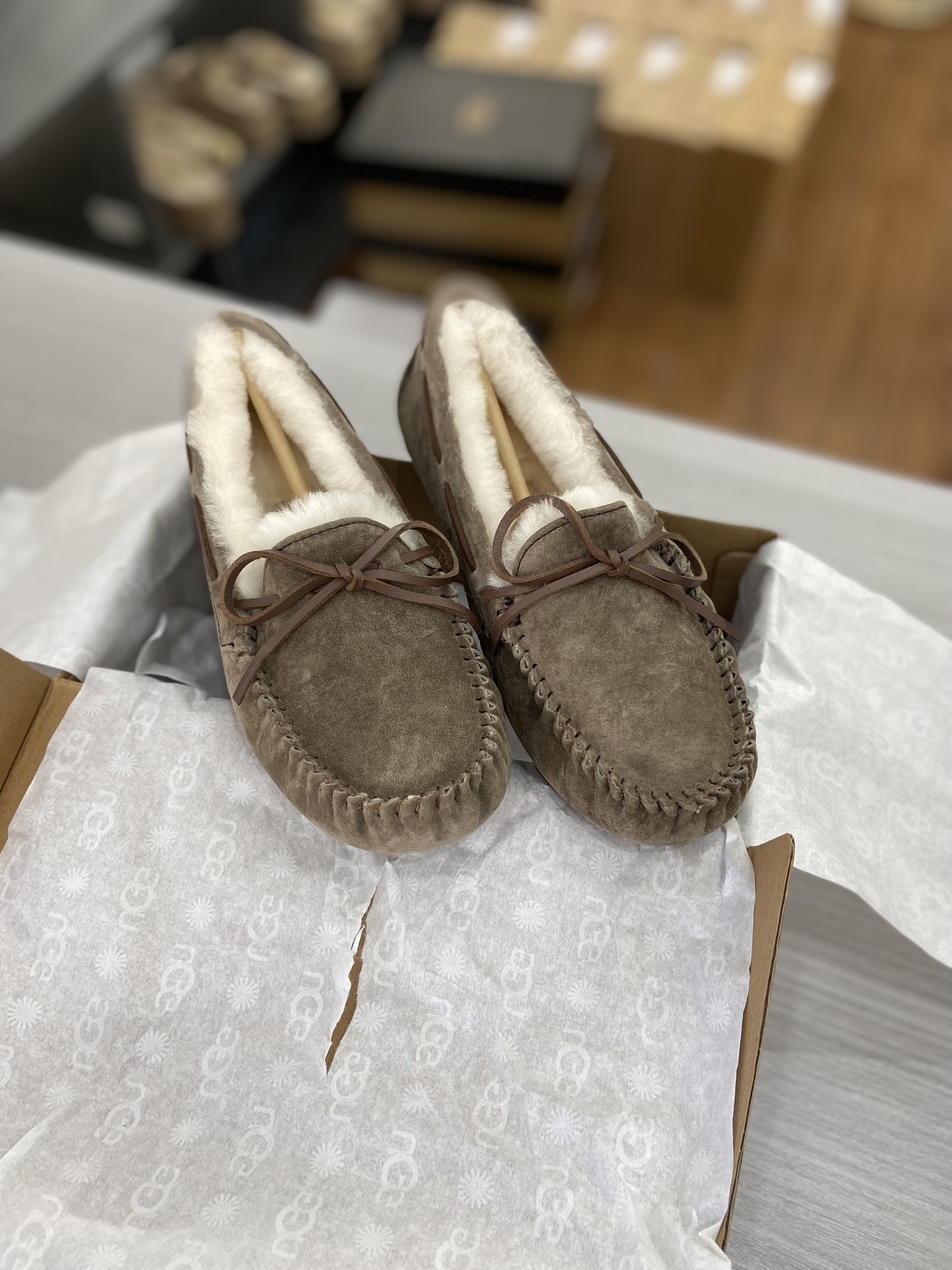 细节图 . . . . 🔥双11预热特惠🔥特价款 【UGG】原xx 🔥基础豆豆鞋真皮真毛每年经典豆豆。百搭 颜色：巧色 尺码：35 36