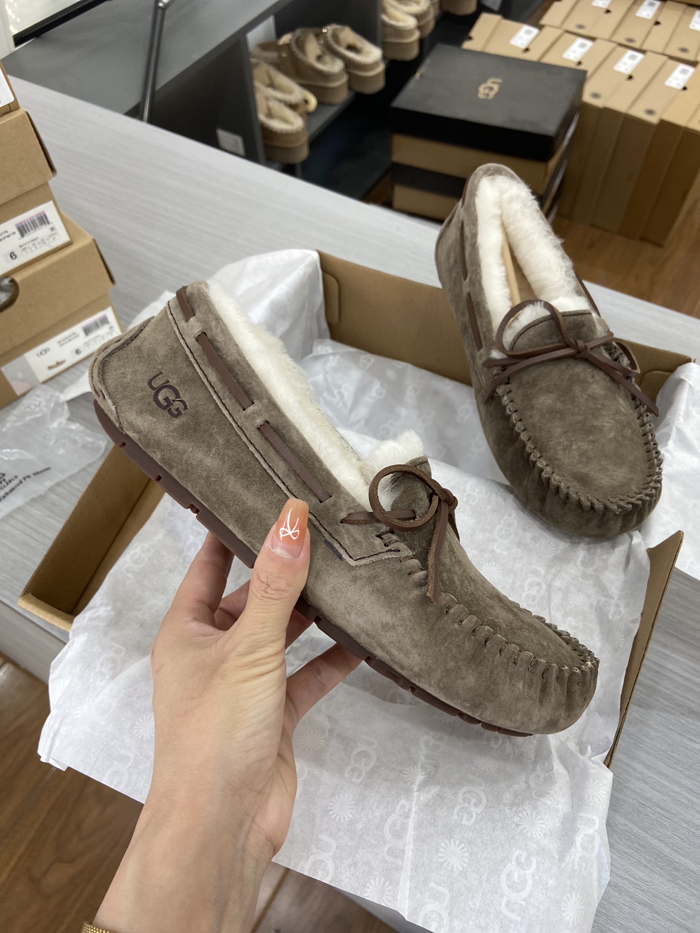 细节图 . . . . 🔥双11预热特惠🔥特价款 【UGG】原xx 🔥基础豆豆鞋真皮真毛每年经典豆豆。百搭 颜色：巧色 尺码：35 36