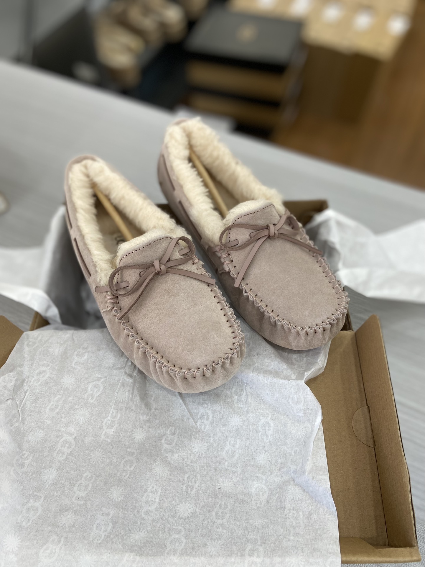 细节图 . . . . 🔥双11预热特惠🔥特价款 【UGG】原xx 🔥基础豆豆鞋真皮真毛每年经典豆豆。百搭 颜色：粉色 尺码：35 36 37 38