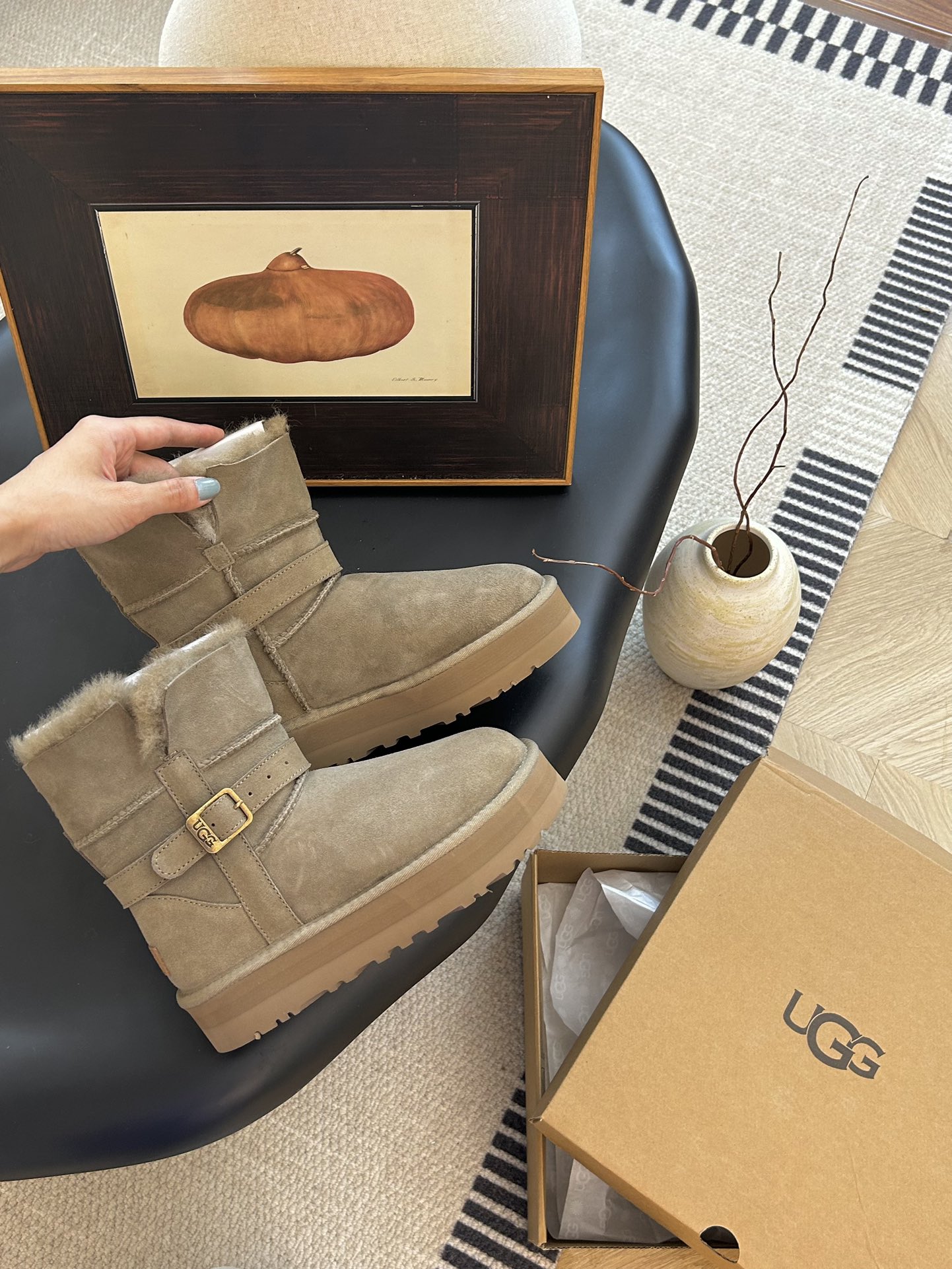 细节图  🔥双11预热特惠🔥CX专供 独家纯原 【UGG】原xx ugg秋冬厚底皮扣短款骑士靴,皮毛一体.可外翻两穿,不显腿胖.怎么搭配怎么好看. ⚠️颜色:栗色.羚羊. ⚠️ 6.37.38.39.40