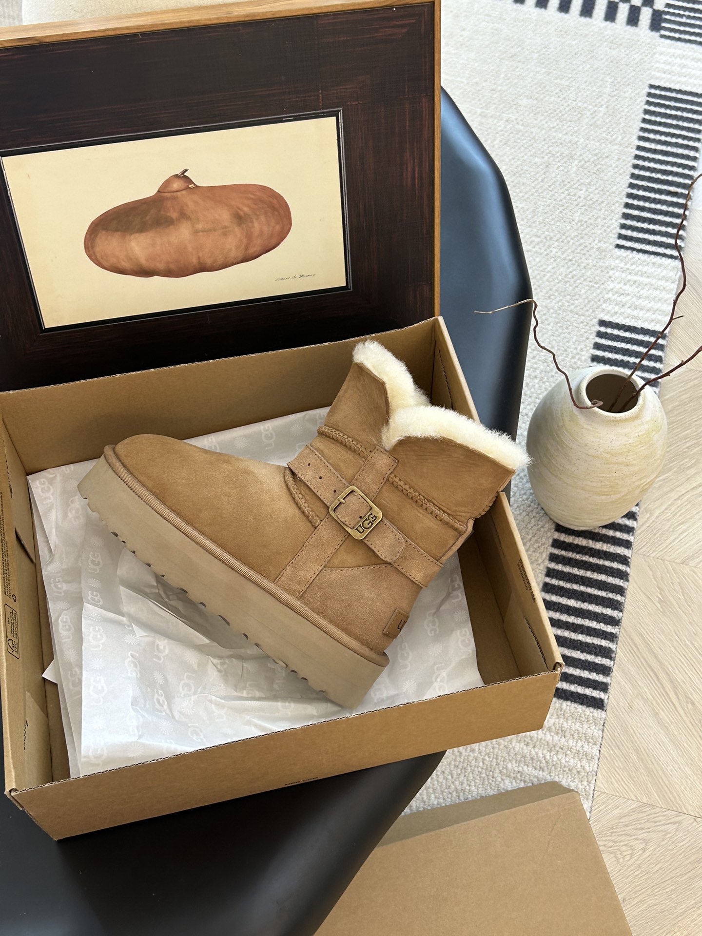 细节图  🔥双11预热特惠🔥CX专供 独家纯原 【UGG】原xx ugg秋冬厚底皮扣短款骑士靴,皮毛一体.可外翻两穿,不显腿胖.怎么搭配怎么好看. ⚠️颜色:栗色.羚羊. ⚠️ 6.37.38.39.40