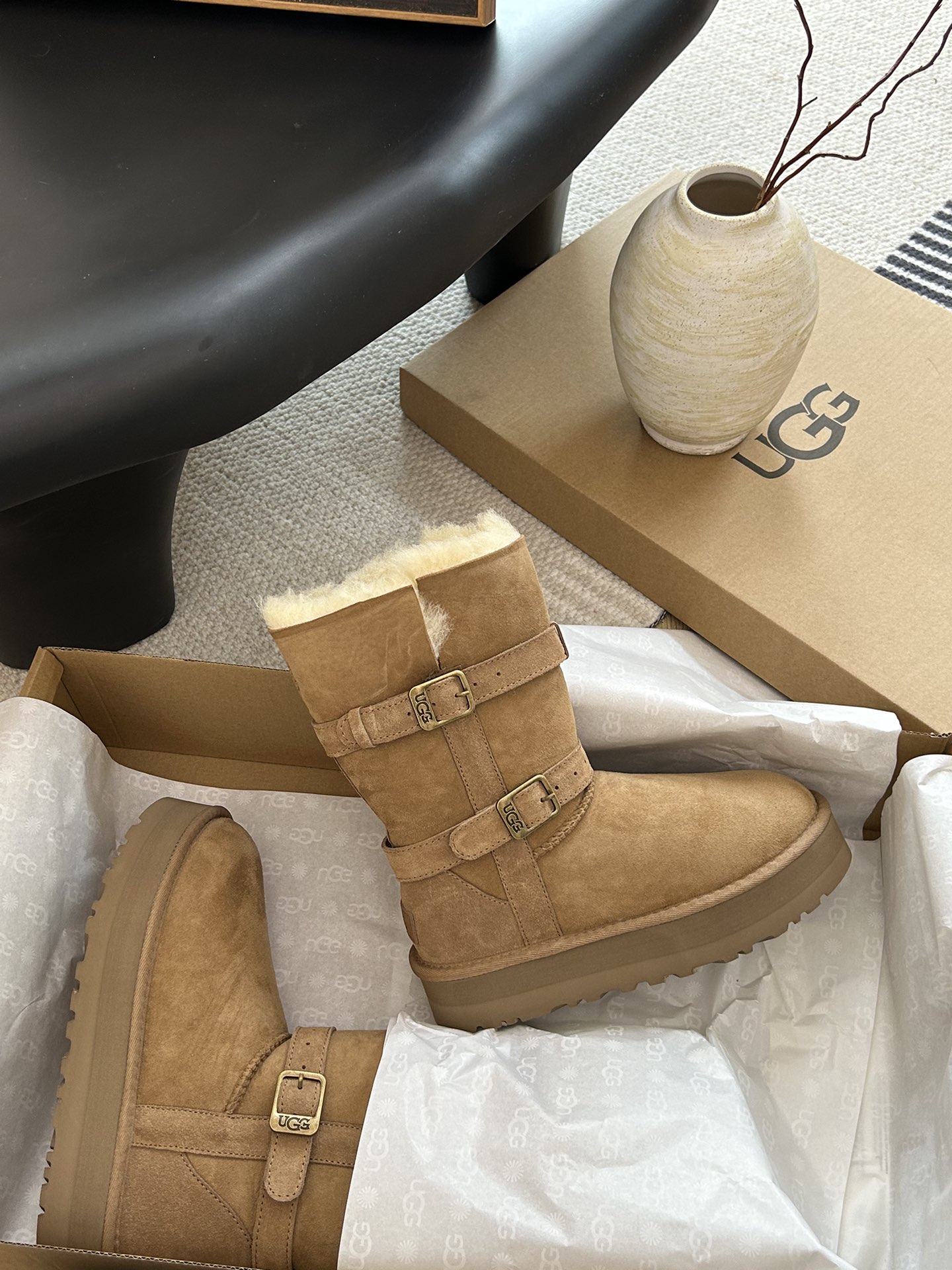 细节图  🔥双11预热特惠🔥CX专供 独家纯原 【UGG】原xx ugg秋冬厚底皮扣中筒骑士靴,皮毛一体.可外翻两穿,不显腿胖.怎么搭配怎么好看. ⚠️颜色:栗色.羚羊. ⚠️ 6.37.38.39.40