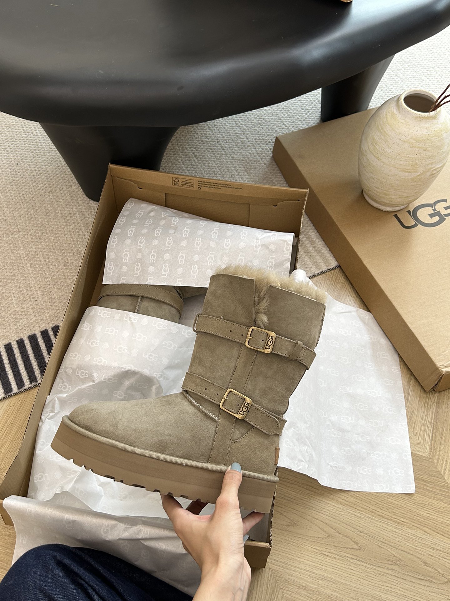细节图  🔥双11预热特惠🔥CX专供 独家纯原 【UGG】原xx ugg秋冬厚底皮扣中筒骑士靴,皮毛一体.可外翻两穿,不显腿胖.怎么搭配怎么好看. ⚠️颜色:栗色.羚羊. ⚠️ 6.37.38.39.40