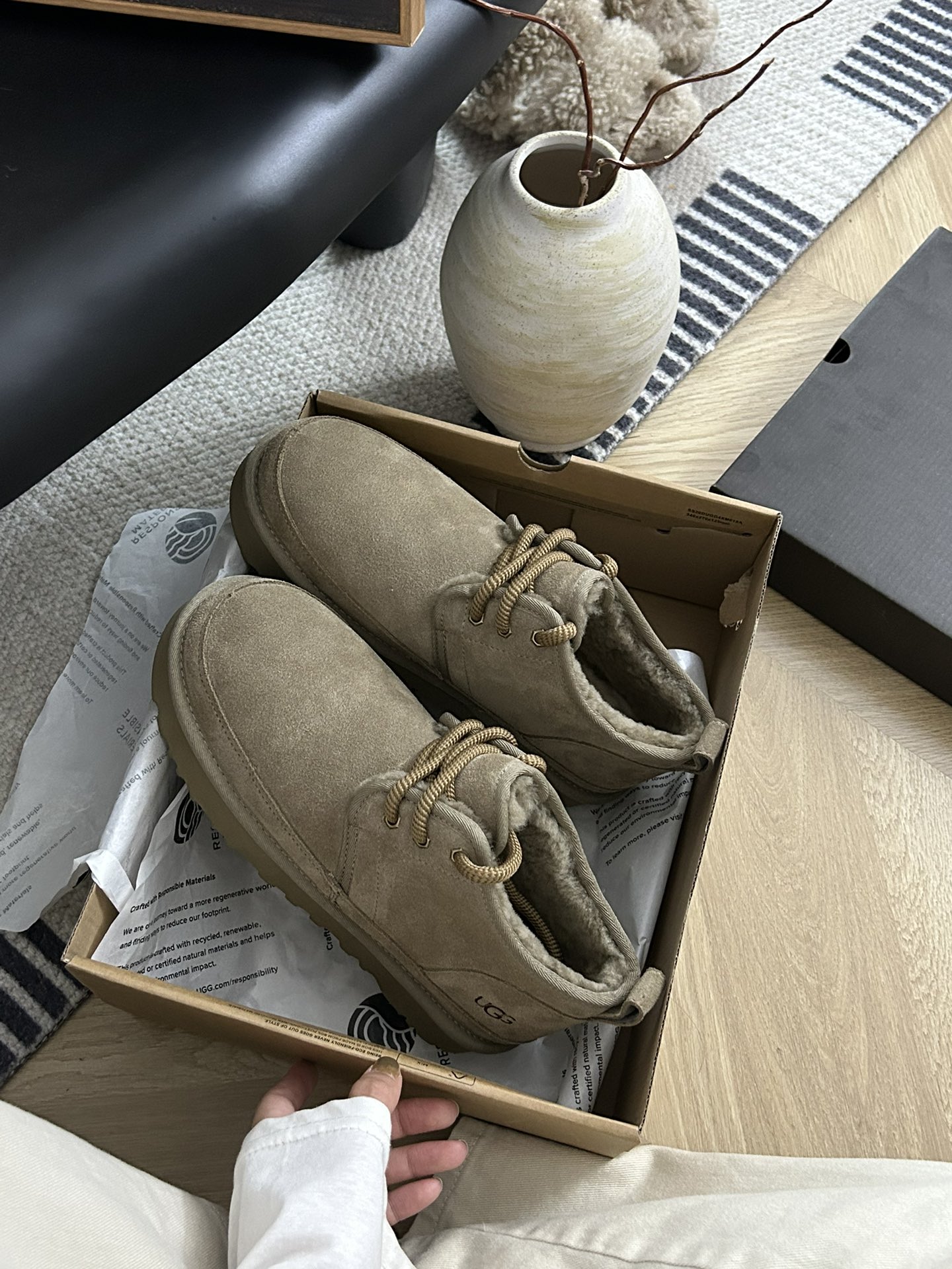 🔥ugg男款粗带小贝轻便男鞋，牛皮+内里羊毛，舒适百搭！三色：栗色。羚羊 ，黑色 ！码数：40-44码！