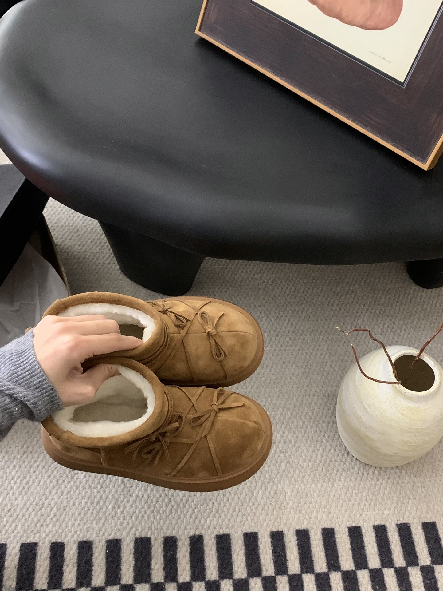 🔥 UGG绑带蝴蝶结🎀系列。可爱休闲淑女风，牛皮羊毛🦙绑带。增高鞋底 三色，码数35-40。