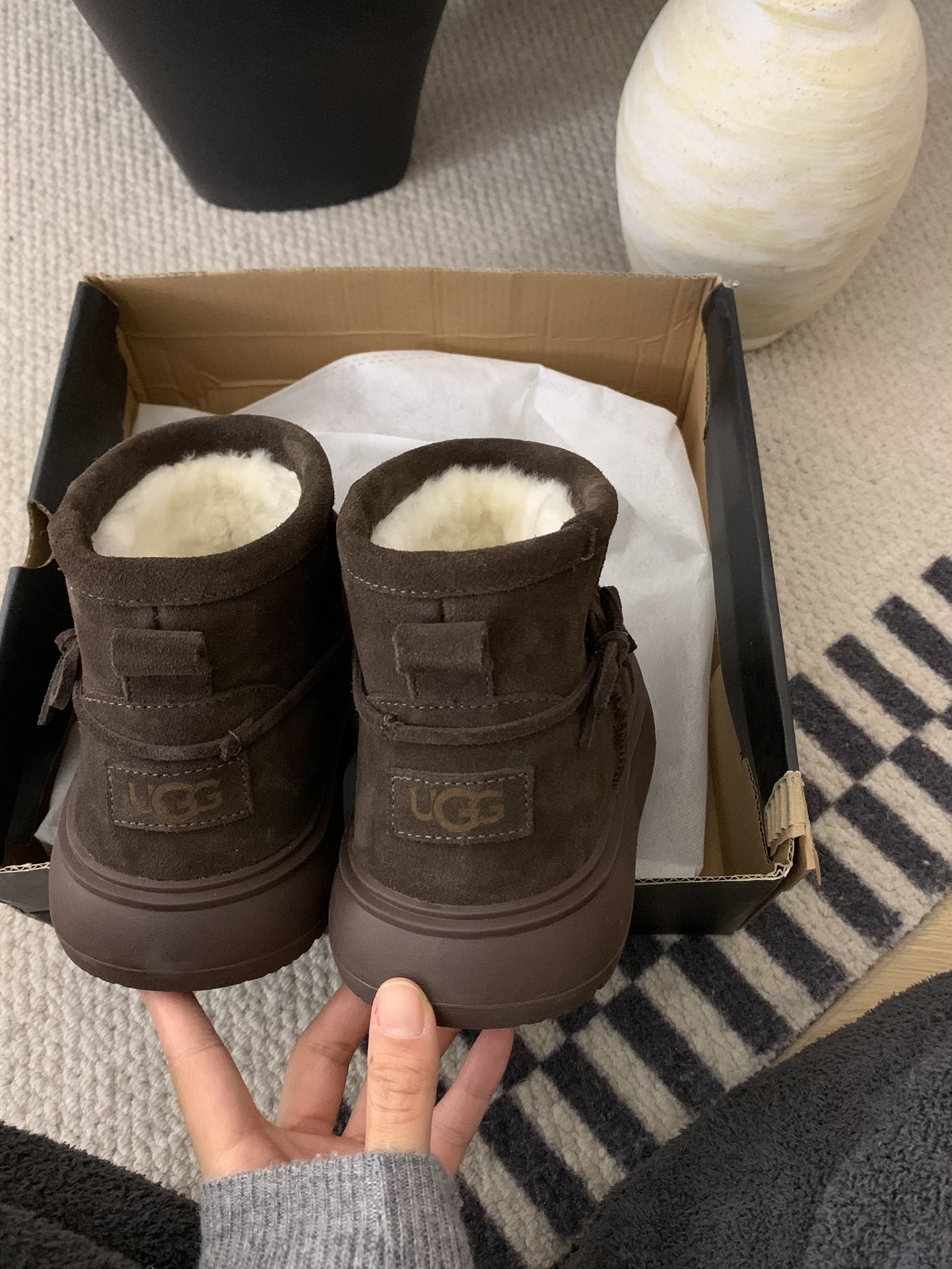 🔥 UGG绑带蝴蝶结🎀系列。可爱休闲淑女风，牛皮羊毛🦙绑带。增高鞋底 三色，码数35-40。