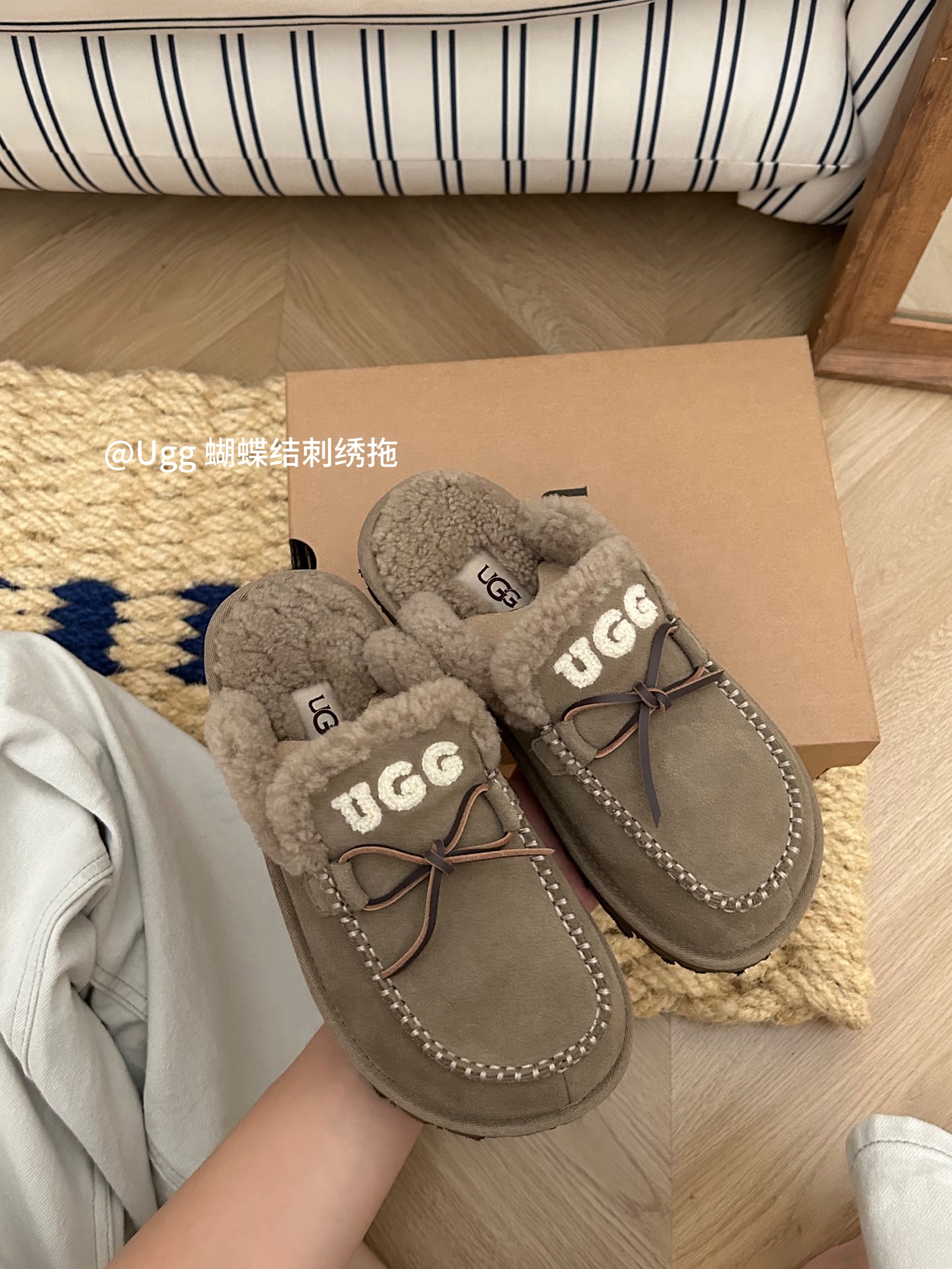 🔥森系ugg新款蝴蝶刺绣logo款，甜美又慵懒感结合到完美😍内里羊毛，eva平底颜色：栗色。羚羊 菜籽 