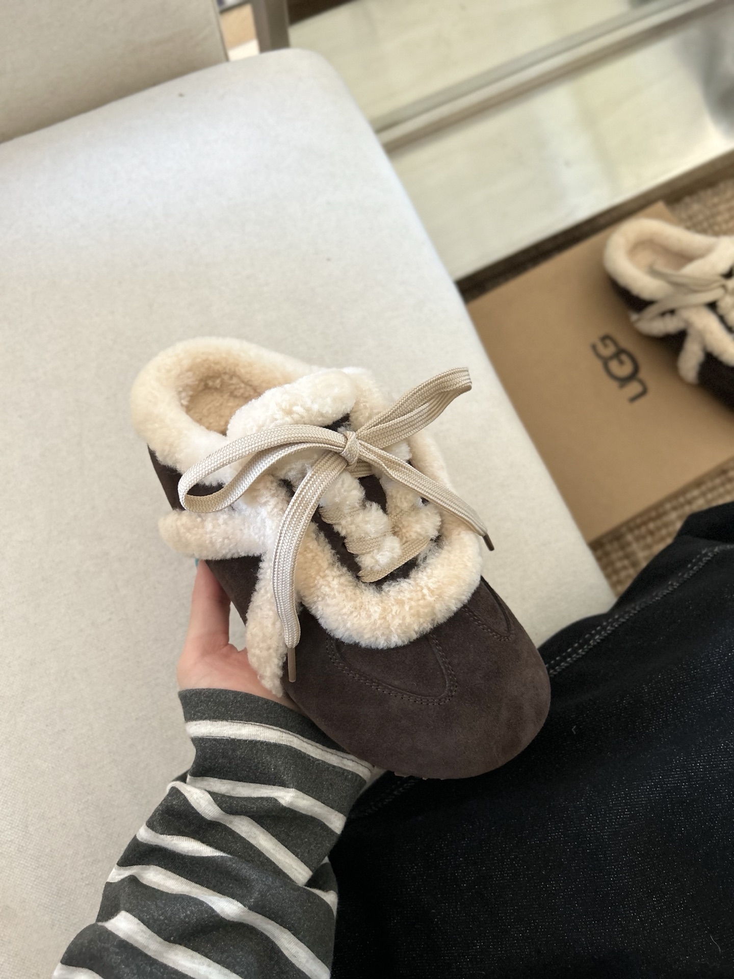 🔥UGG森系德训毛绒绒可爱款，休闲拖鞋小众复古时尚 ，蝴蝶搭配 羊毛款 三色栗色。咖色。菜籽 ！码数：3