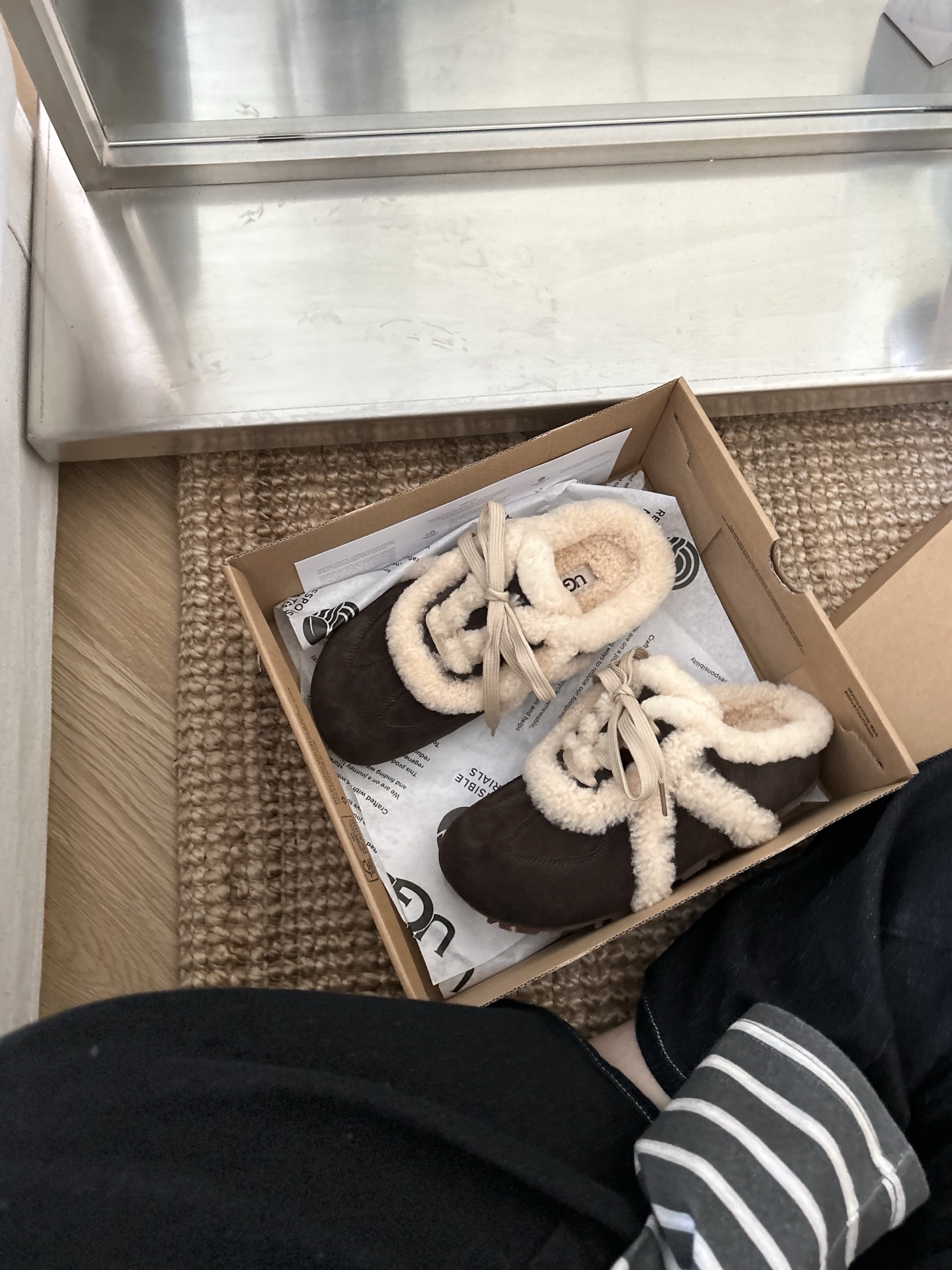 🔥UGG森系德训毛绒绒可爱款，休闲拖鞋小众复古时尚 ，蝴蝶搭配 羊毛款 三色栗色。咖色。菜籽 ！码数：3