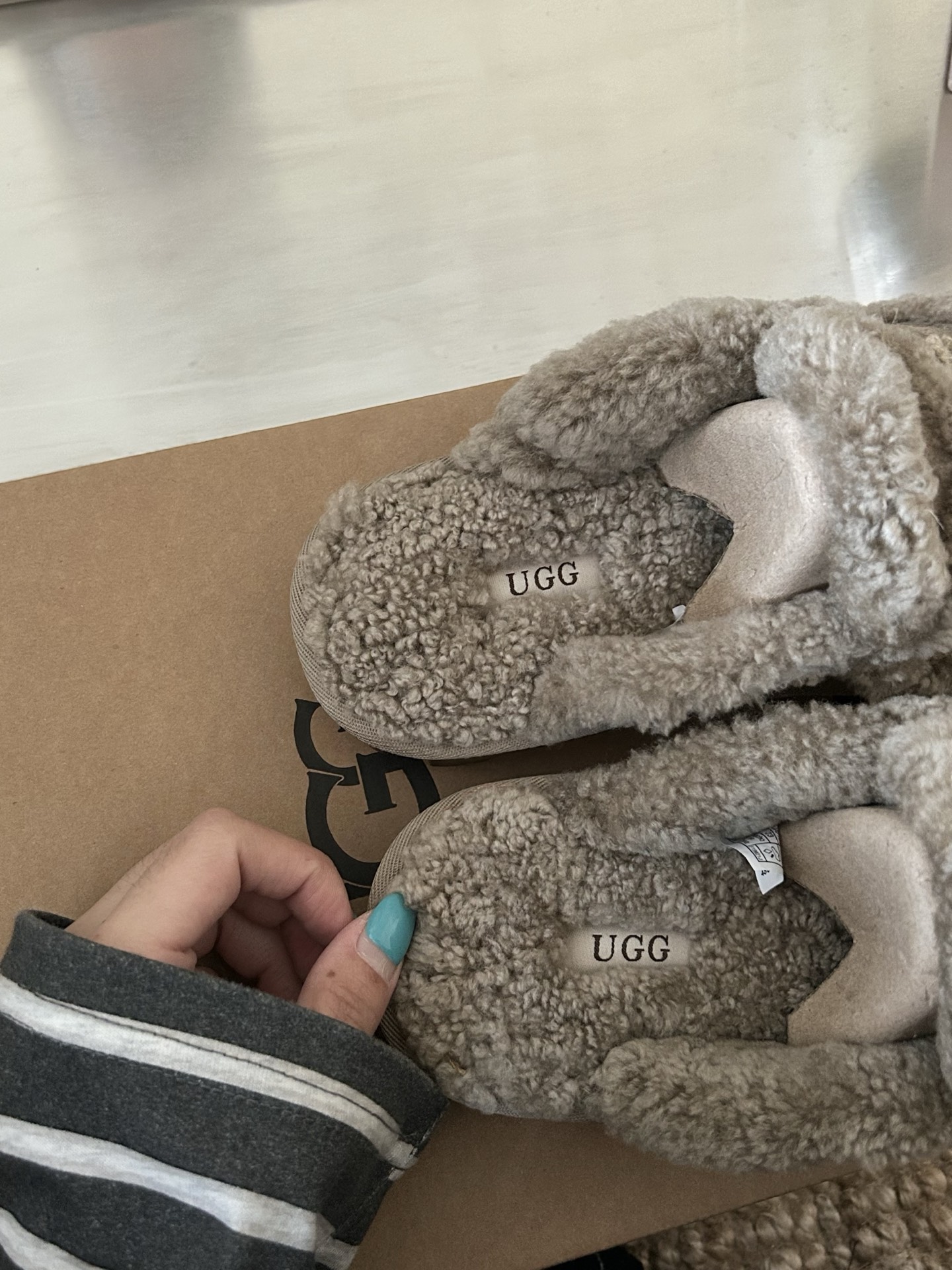 UGG新款澳洲🦘小羊羔毛网红拖鞋，小胖丁嘟嘟拖 🐶材质牛皮🐮，内里真羊毛，配刺绣🪡ugg字样百搭时尚！三