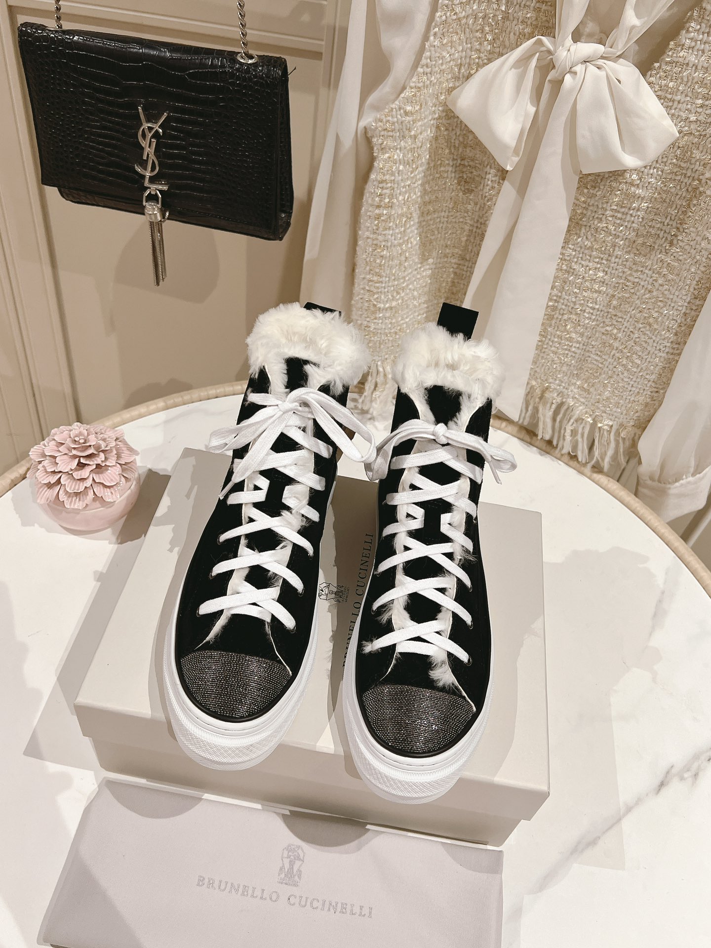 NO:487374,【The highest quality in the market】BC casual shoes Maillard style exclusive Brunello Cucinelli The classic inspiration from loafers defines the modern and elegant style of this new rubber sole. The precious imported calf leather shows a unique mottled spot and super light natural rubber sole. It allows you to show your fashionable personality in comfort. It brings you better comfort. It is a classic shoe that you don’t want to take off when you wear it. The original version is replicated one by one. 100% full wool li size 35-42 (40 41 42 customized non-return and exchange, casual shoes/sports shoes, brunello cucinelli, loafers, sneakers19860909【市场最高品质】bc休闲鞋 美拉德风独家款BrunelloCucinelli 源自乐福鞋的经典灵感定义了这款新胶底鞋的现代优雅风格.珍贵的进口小牛京皮上展现着别致的斑驳,与超轻盈的天然橡胶鞋底.让您在舒适中彰显时尚性格.给您带来更好的舒适度,又是款穿上就不愿脱下的一款经典鞋款,原版一比一复刻. 内里100 ％全羊毛里 码数35-42（40 41 42订做不退换,休闲鞋/运动鞋,brunello cucinelli,loafers,sneakers,Women's Shoes