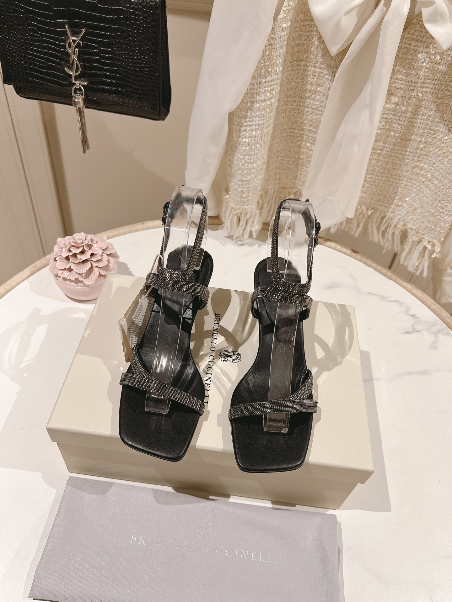 NO:240100,【The highest quality in the market】Exclusive Brunello Cucinelli bc steel diamond sandals. Classic inspiration defines the modern and elegant style of this new high-heel sandal. The precious imported lambskin shows a unique mottled pattern, and the ultra-light leather outsole allows you to show your fashionable personality in comfort. It brings you better comfort. It is also a classic shoe that you don’t want to take off when you wear it. The original version is replicated one by one. Heel height 5cm, size 35-42 (40, 41, 42 custom made, no return or exchange), high heels sandals, brunello cucinelli, sandals, high heels, sheepskin, Leather soles19860909【市场最高品质】独家款BrunelloCucinelli bc钢钻凉鞋 经典灵感定义了这款新高跟凉鞋的现代优雅风格.珍贵的进口小羊皮上展现着别致的斑驳,与超轻盈的真皮大底,让您在舒适中彰显时尚性格.给您带来更好的舒适度,又是款穿上就不愿脱下的一款经典鞋款,原版一比一复刻. 跟高5cm 码数35-42（40 、41、42订做不退换）,高跟鞋凉鞋,brunello cucinelli,sandals,high heels,sheepskin,Leather soles,Women's Shoes