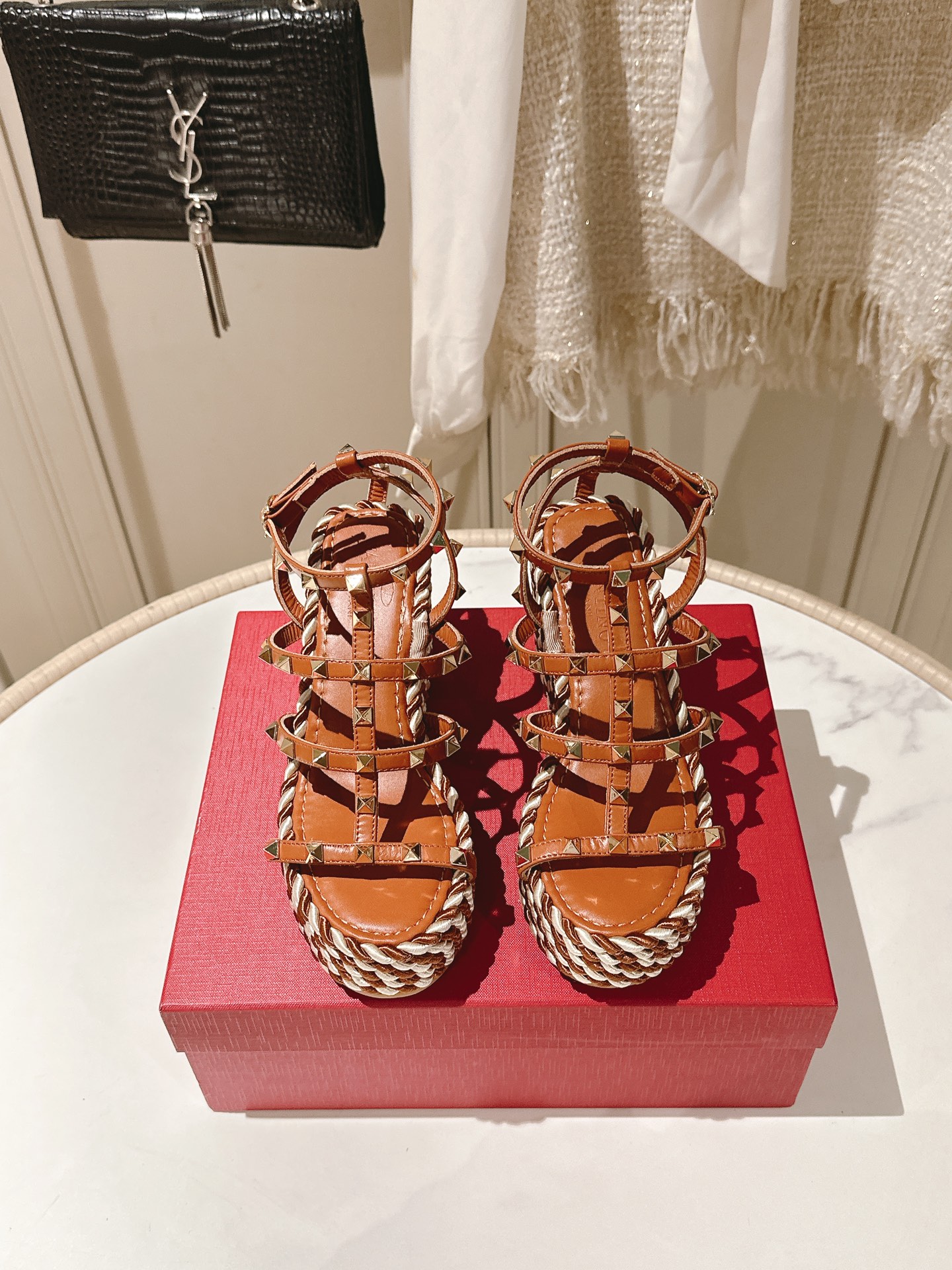 NO:243289,【The highest version in the market】Exclusive new model!  The latest Valentino women's sandals Valentino rivet wedge sandals - metal effect craft processing rivet decoration - nylon rope wrapped wedge - 10cm waterproofing platform - 3cm 35-41 (40.41 custom made), slippers sandals, valentino, valentino, sandals, slippers19860909【市场最高版本】独家新款！2025年最新款Valentino 女士凉鞋 华伦天奴铆钉坡跟凉鞋- 金属效果工艺处理铆钉装饰- 尼龙绳包裹坡跟-10cm防水台-3cm 35-41（40.41定做）,拖鞋凉鞋,valentino,valentino,sandals,slippers,Women's Shoes