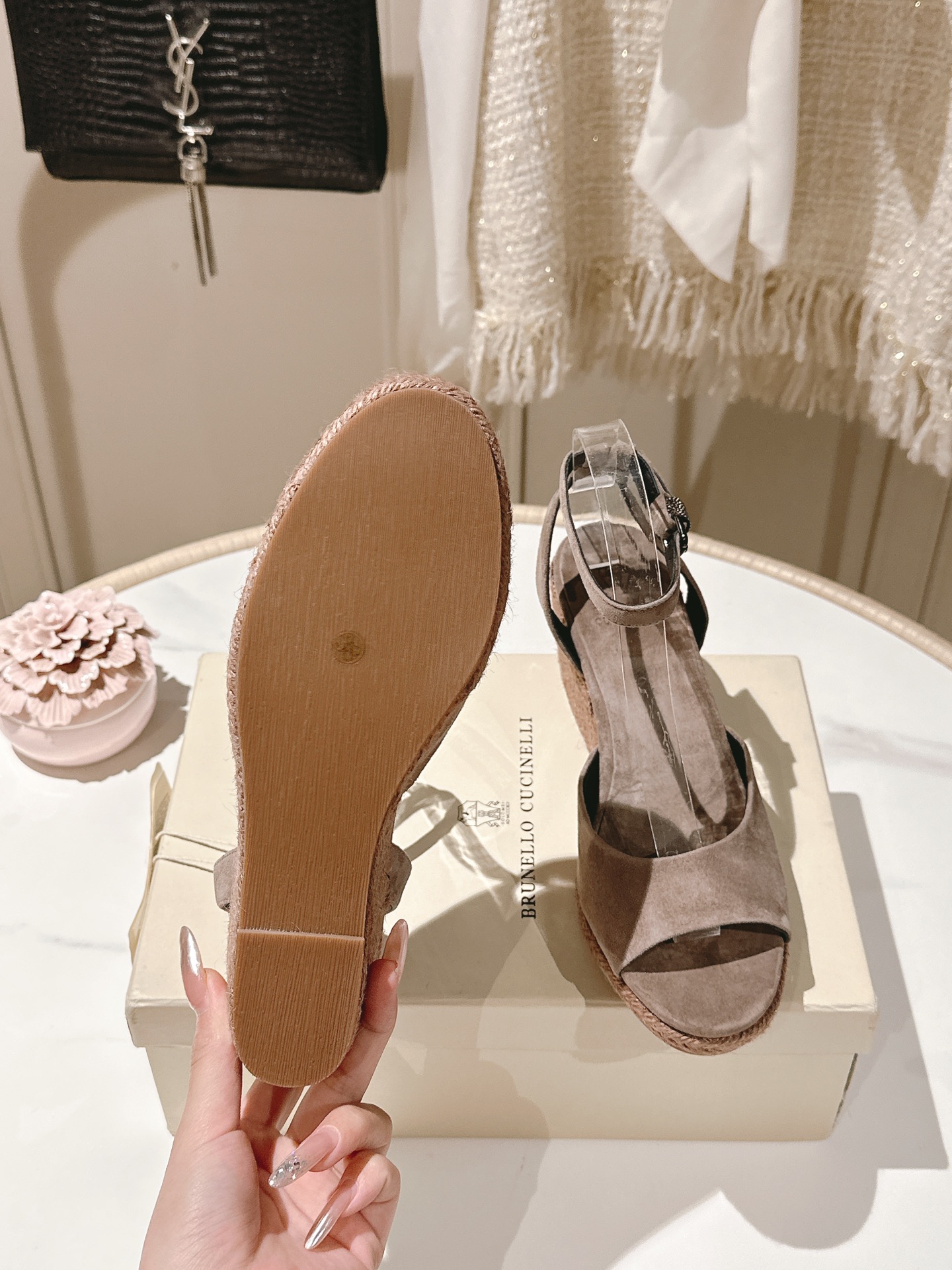 Luxury Brunello Cucinelli Sandals: Premium Quality at P750, Elegant Design with Imported Leather. - 图片 6