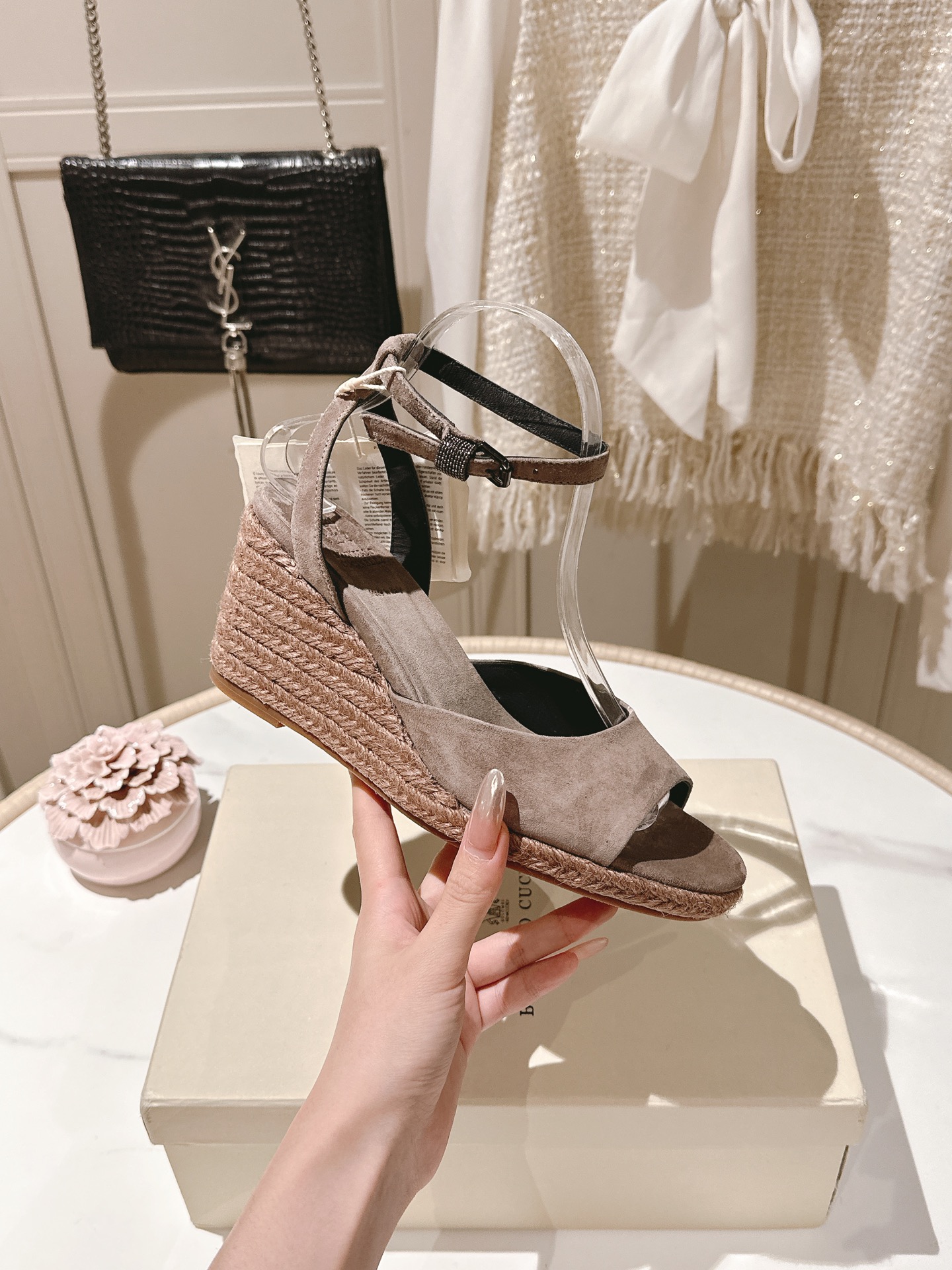 Luxury Brunello Cucinelli Sandals: Premium Quality at P750, Elegant Design with Imported Leather. - 图片 4