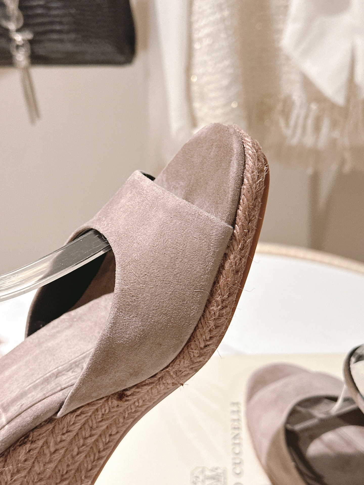 Luxury Brunello Cucinelli Sandals: Premium Quality at P750, Elegant Design with Imported Leather. - 图片 9