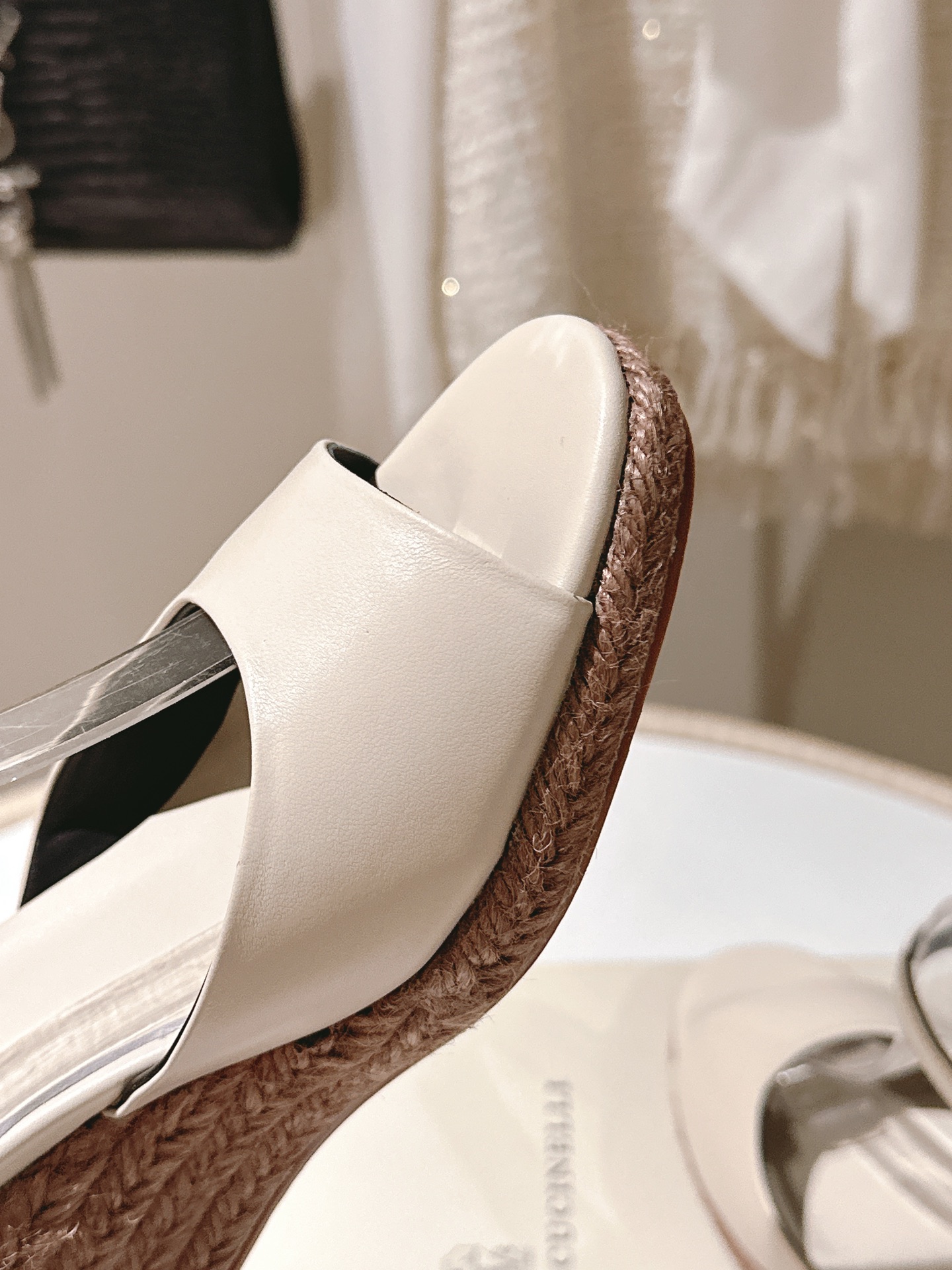 Brunello Cucinelli BC Sandals: Premium Quality at P750, Classic Elegance with Imported Leather. - 图片 9