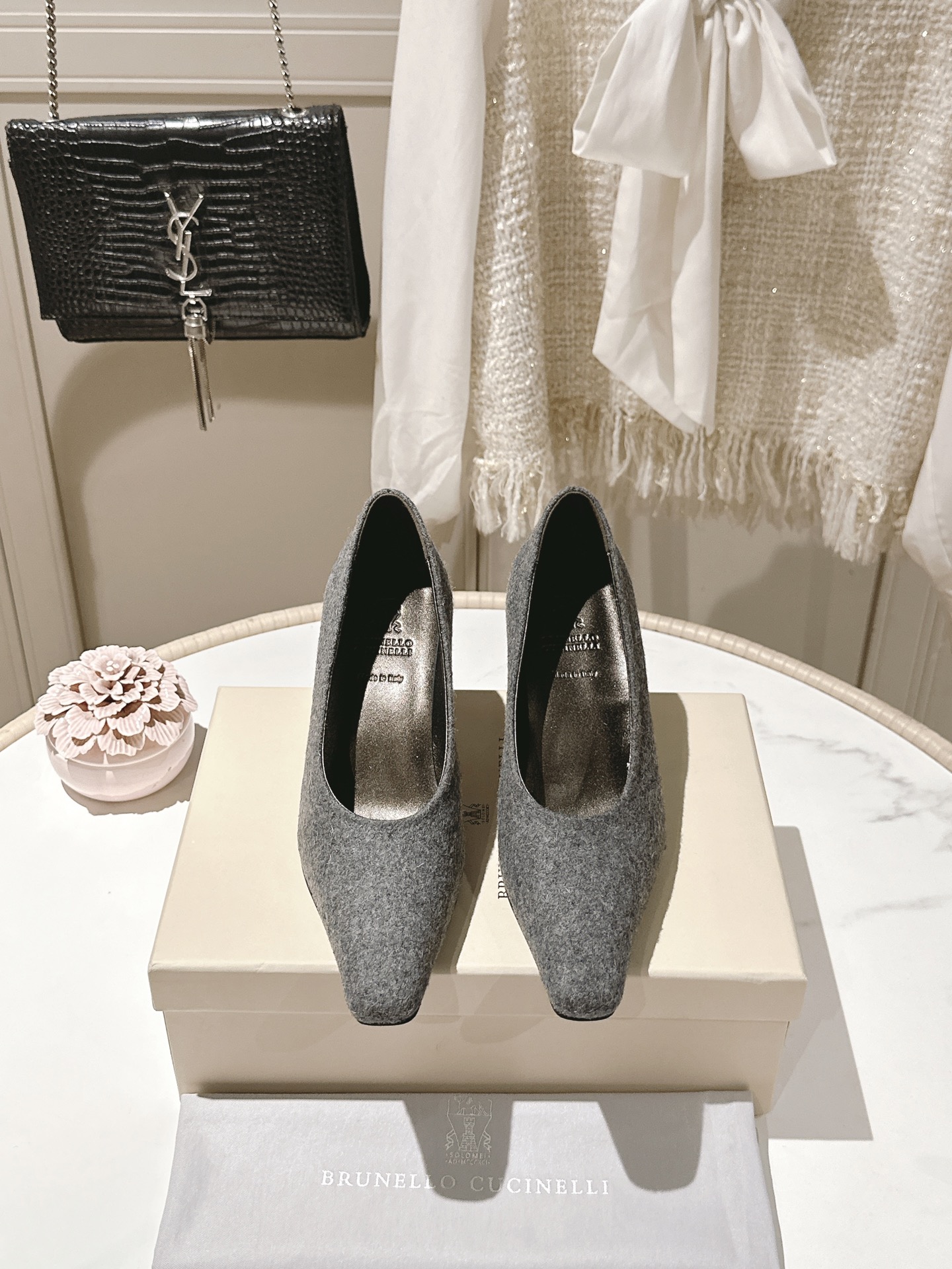 NO:593134,Exclusive mold opening!  The only correct version on the market!  'Highest Quality in the Market' Exclusive 2025 Latest Stiletto Shoes BrunelloCucinelli The classic inspiration from fashion short boots defines the modern elegant style. The precious imported calf leather shows unique mottled patterns. It allows you to show your fashionable personality in comfort. It brings you better comfort. It is also a classic shoe that you won't want to take off when you put it on. The original version is reproduced one by one. Fabric cowhide/cowhide Inner lining Heel height 7CM  Size 35-42 (40 41 42 custom-made, non-refundable/, high-heeled shoes, brunello cucinelli, boots, high heels, cowhide19860909独家开模！市场唯一正确版本！ 《市场最高品质 》独家款2025最新款 细跟单鞋 BrunelloCucinelli 源自时装短靴的经典灵感定义了现代优雅风格.珍贵的进口小牛京皮上展现着别致的斑驳.让您在舒适中彰显时尚性格.给您带来更好的舒适度,又是款穿上就不愿脱下的一款经典鞋款,原版一比 一复刻. 面料牛京／牛皮 内里皮里 跟高7CM 码数35-42（40 41 42订做不退换／,高跟鞋单鞋,brunello cucinelli,boots,high heels,cowhide,Women's Shoes