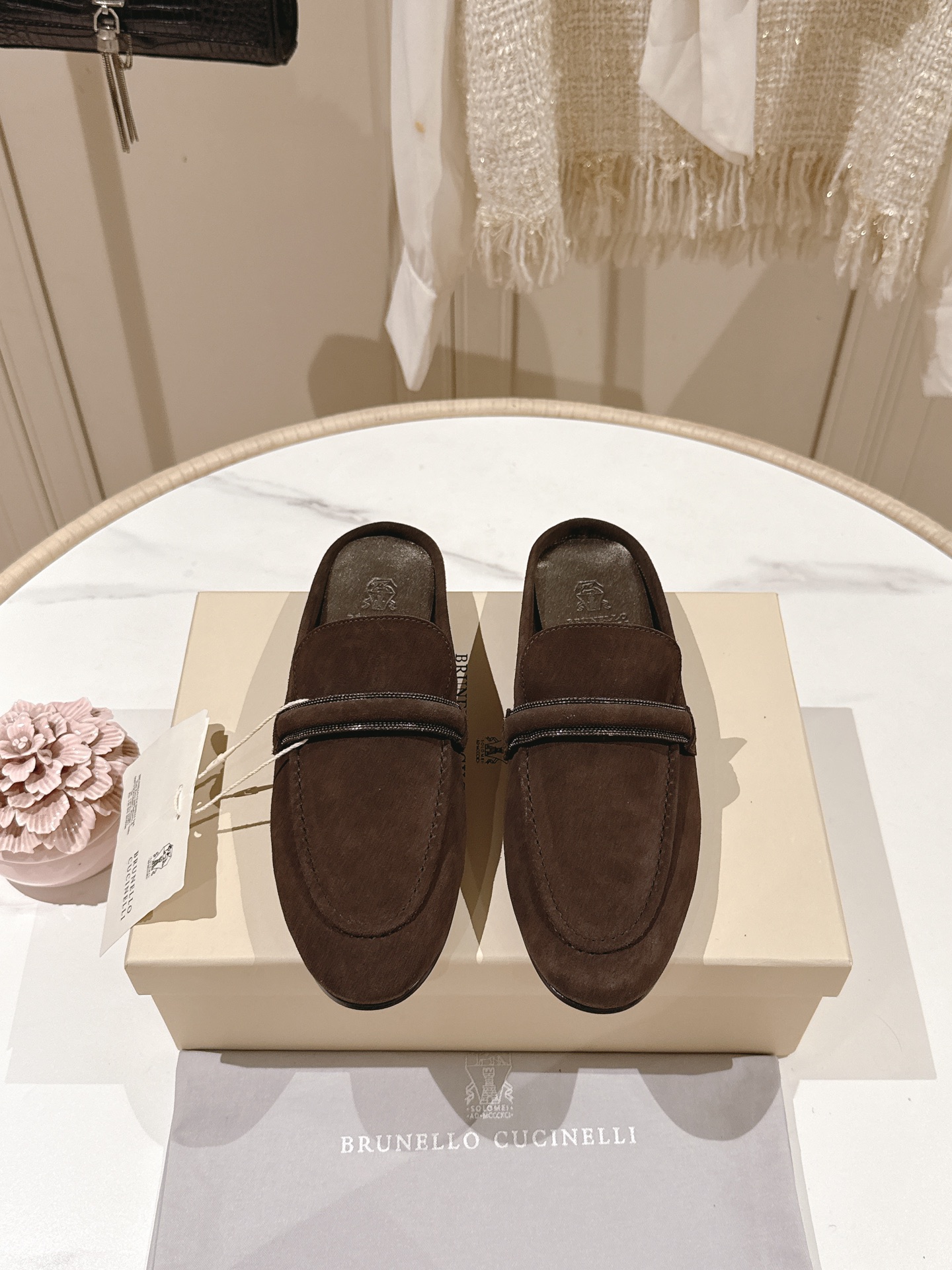 NO:593128,'Exclusive model' 'Highest quality in the market' [BRUNELLO CUCINELLI] BC flat shoes are made of imported cowhide/sheepskin, handmade bead chain accessories. Original injection molded leather outsole at the counter, size 35-42 (customized 40, 41, 42 are not returnable), loafers, brunello cucinelli, loafers, sheepskin, Leather soles19860909《独家款》《市场最高品质》【BRUNELLO CUCINELLI】BC平底单鞋材质进口牛京／羊皮 纯手工串联珠链配饰.专柜原版注塑真皮大底 码数35-42（40、41、42定制不退换）,乐福鞋,brunello cucinelli,loafers,sheepskin,Leather soles,Women's Shoes
