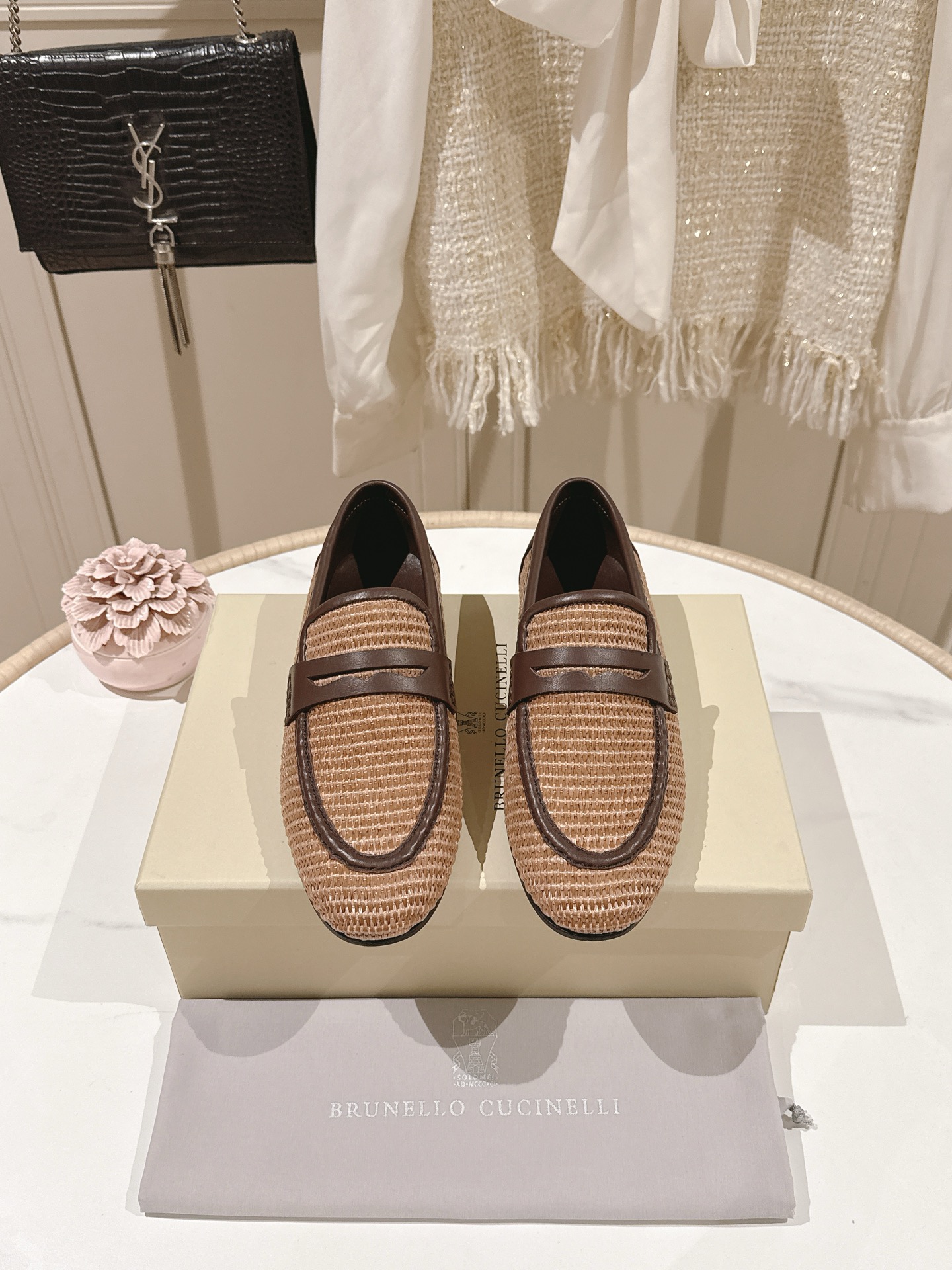 NO:724170,'Exclusive model' 'Highest quality in the market' [BRUNELLO CUCINELLI] BC flat shoes made of imported raffia/sheepskin, handmade bead chain tassel accessories. Counter original injection molded leather outsole, size 35-42 (customized 40, 41, 42 are not returnable), brunello cucinelli, sheepskin, Leather soles19860909《独家款》《市场最高品质》【BRUNELLO CUCINELLI】BC平底单鞋材质进口拉菲草／羊皮 纯手工串联珠链流苏配饰.专柜原版注塑真皮大底 码数35-42（40、41、42定制不退换）,,brunello cucinelli,sheepskin,Leather soles,Women's Shoes