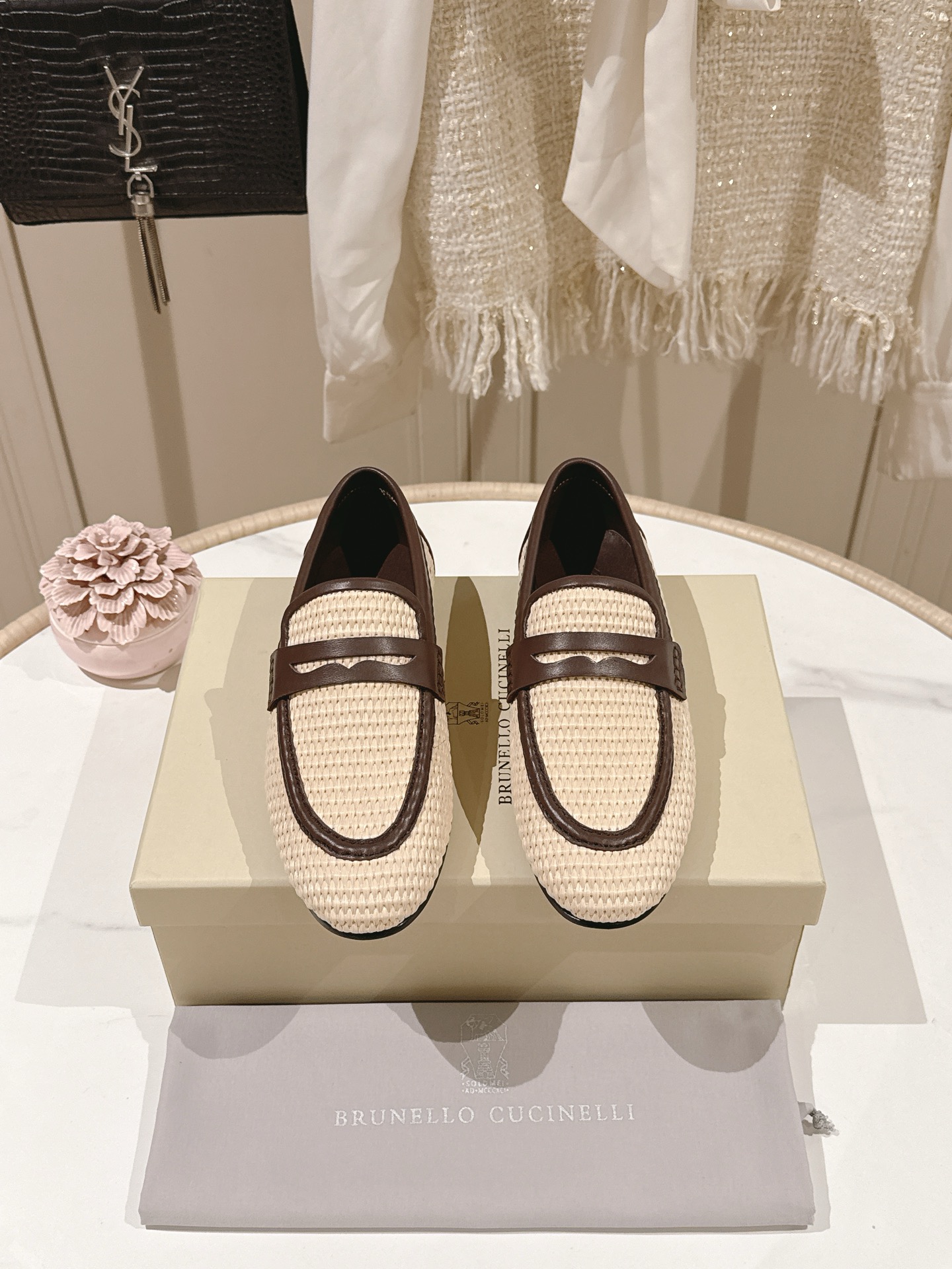 NO:724173,'Exclusive model' 'Highest quality in the market' [BRUNELLO CUCINELLI] BC flat shoes made of imported raffia/sheepskin, handmade bead chain tassel accessories. Counter original injection molded leather outsole, size 35-42 (customized 40, 41, 42 are not returnable), brunello cucinelli, sheepskin, Leather soles19860909《独家款》《市场最高品质》【BRUNELLO CUCINELLI】BC平底单鞋材质进口拉菲草／羊皮 纯手工串联珠链流苏配饰.专柜原版注塑真皮大底 码数35-42（40、41、42定制不退换）,,brunello cucinelli,sheepskin,Leather soles,Women's Shoes