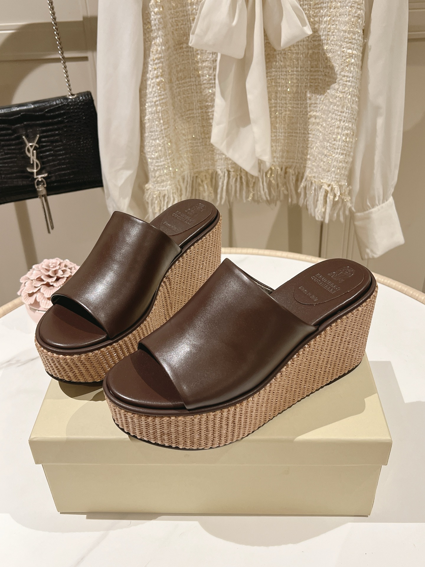 Brunello Cucinelli 极简主义风格，纯手工串联珠链配饰