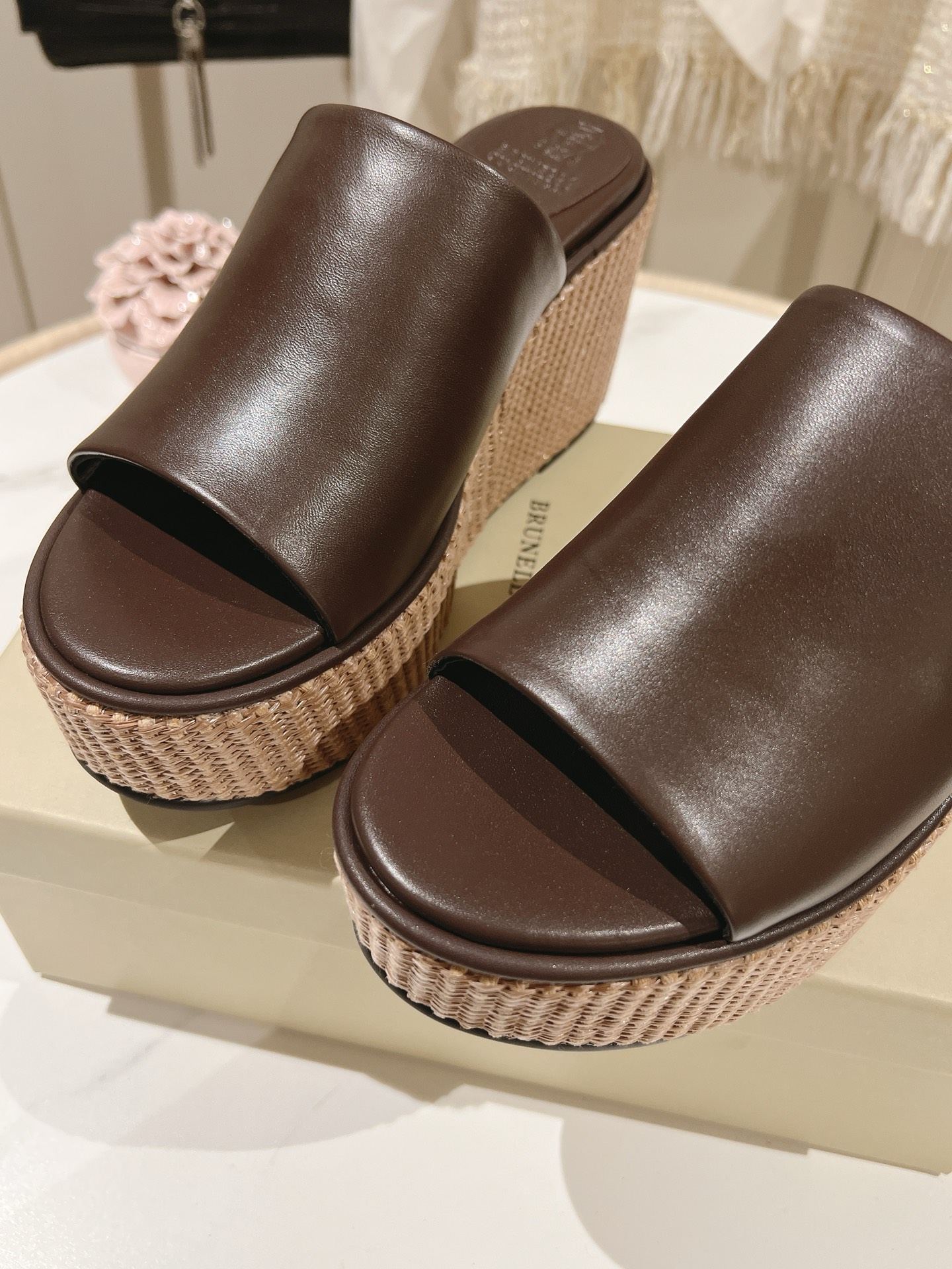 Brunello Cucinelli 极简主义风格，纯手工串联珠链配饰