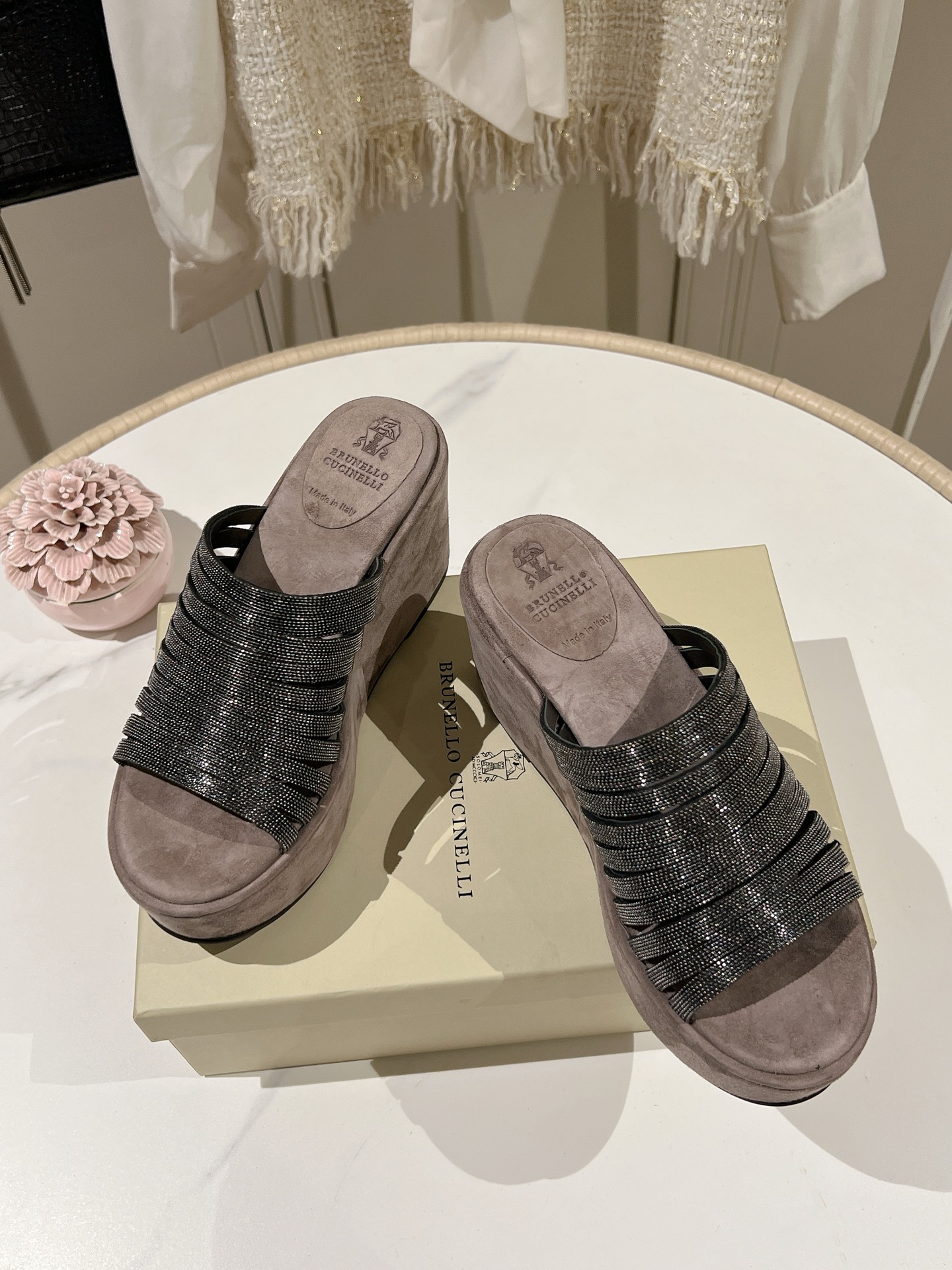 Женские сабо Brunello Cucinelli с отделкой из кристаллов на платформе