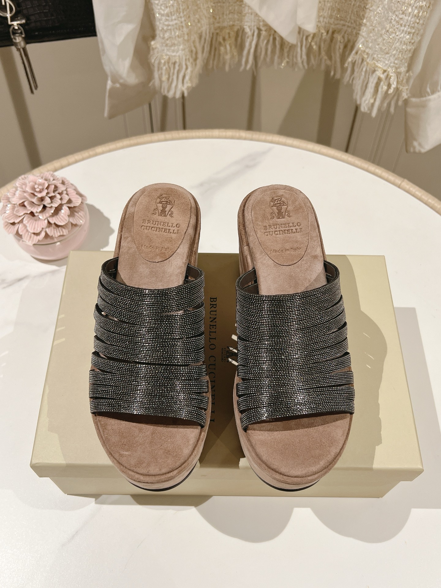 Женские сандалии Brunello Cucinelli на платформе с кристаллами