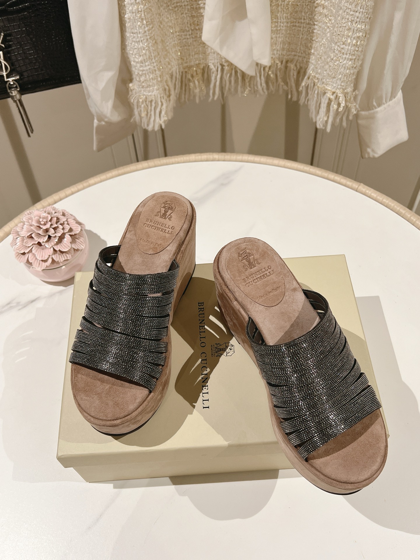 Женские сандалии Brunello Cucinelli на платформе с кристаллами