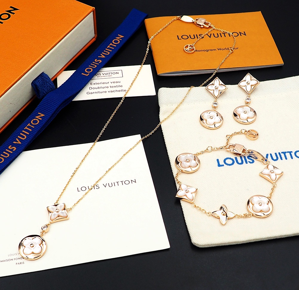 驴家LV路易威登白贝母弧面贝壳2花爆款耳环