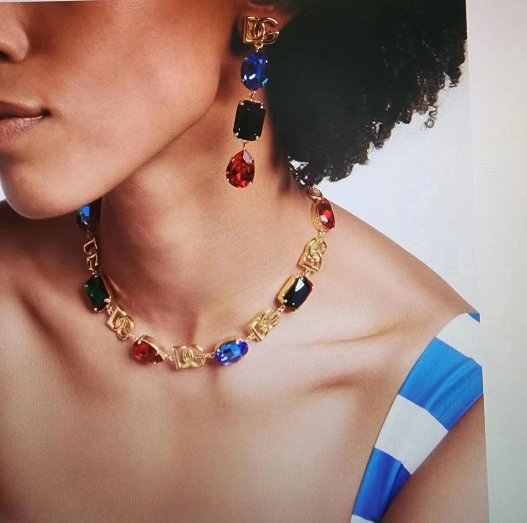 ¥320 D & G DOUGABANA NATURAL COLORED GILL NECKLACE