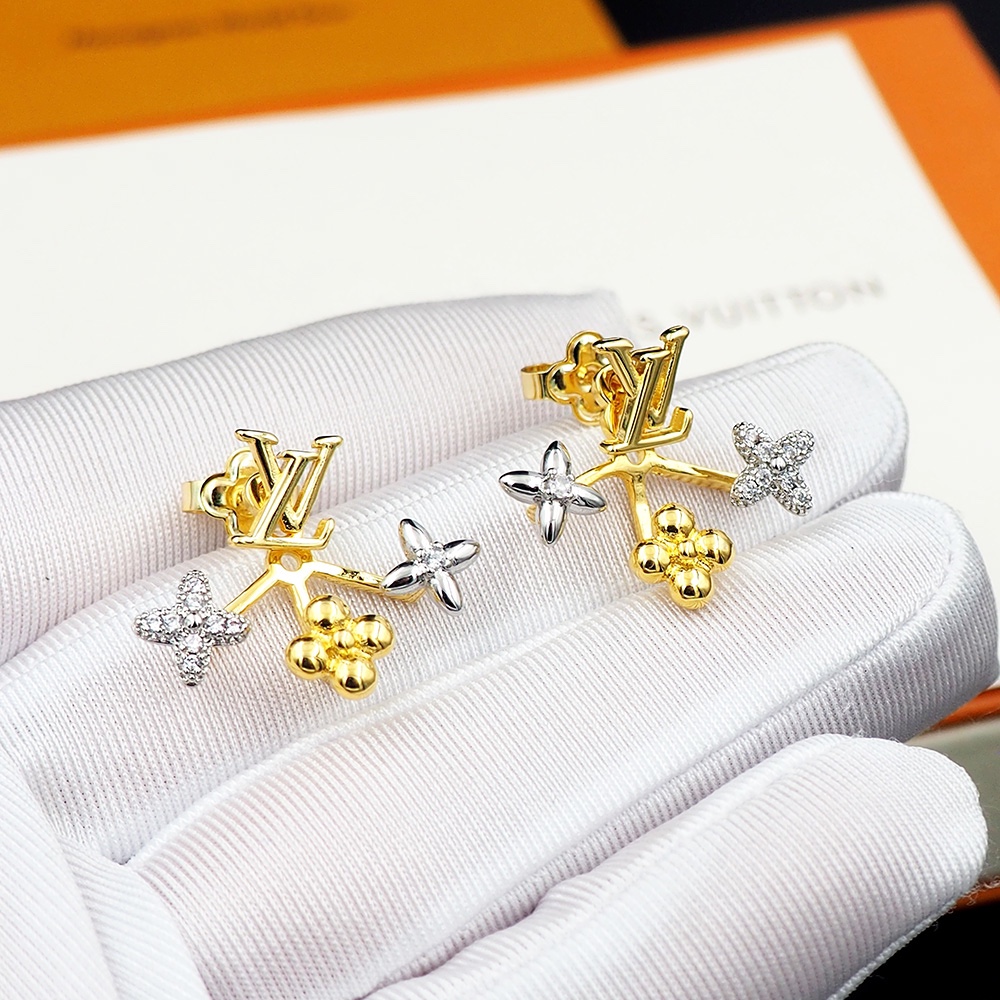 驴家新款Minigram Pearls 耳环以金属雕琢 LV 字母和珠饰之间的 Monogram 花卉 2