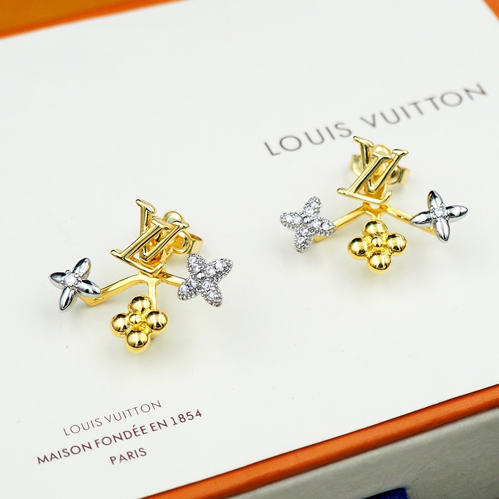 驴家新款Minigram Pearls 耳环以金属雕琢 LV 字母和珠饰之间的 Monogram 花卉 4