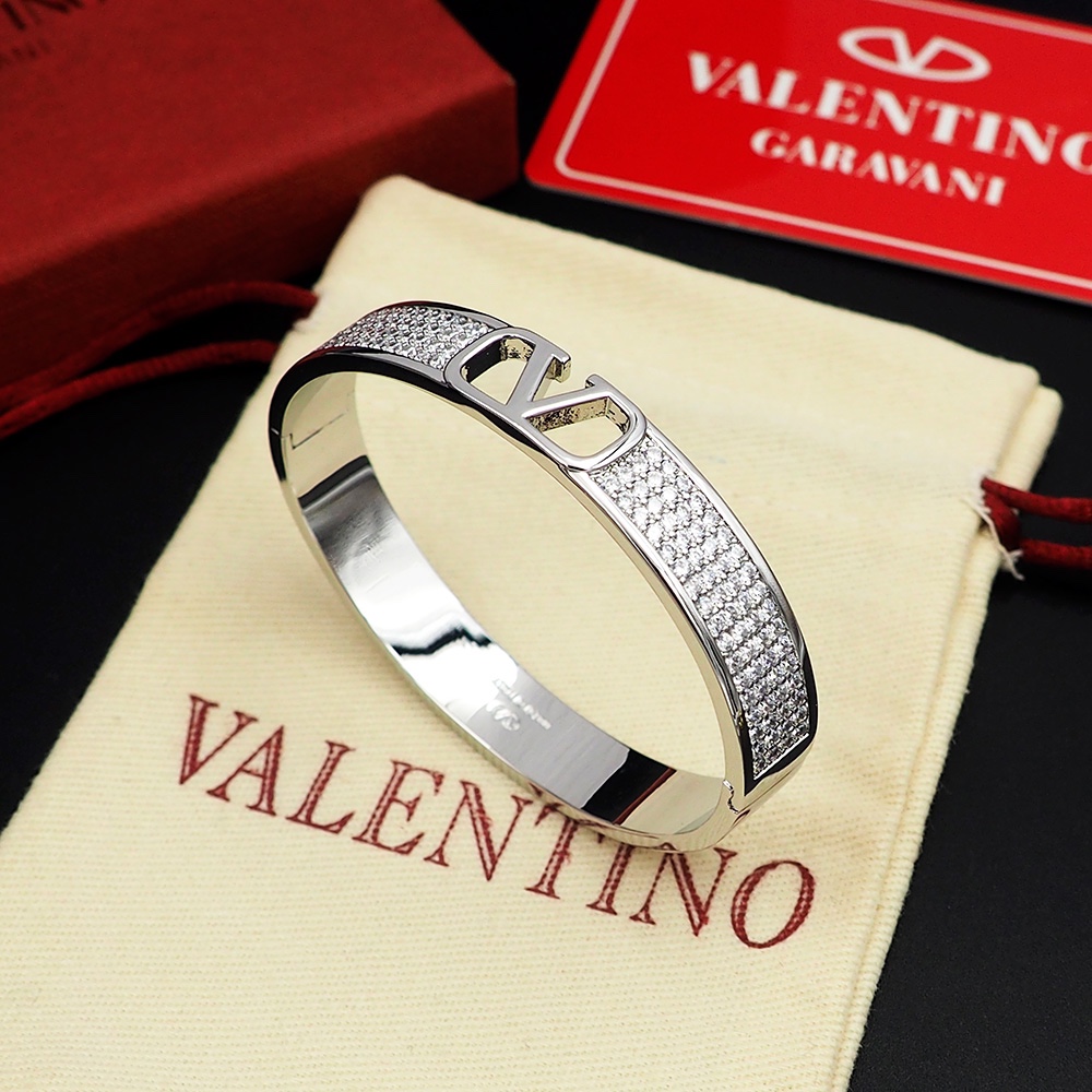 the new valentino is full of drill bracelets - 图片 4