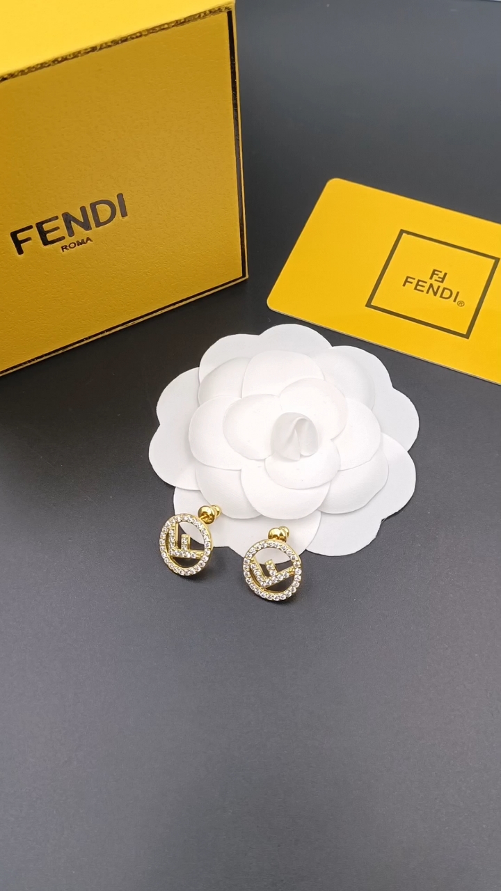 Fendi AAAAA+
 Joyas Pendiente